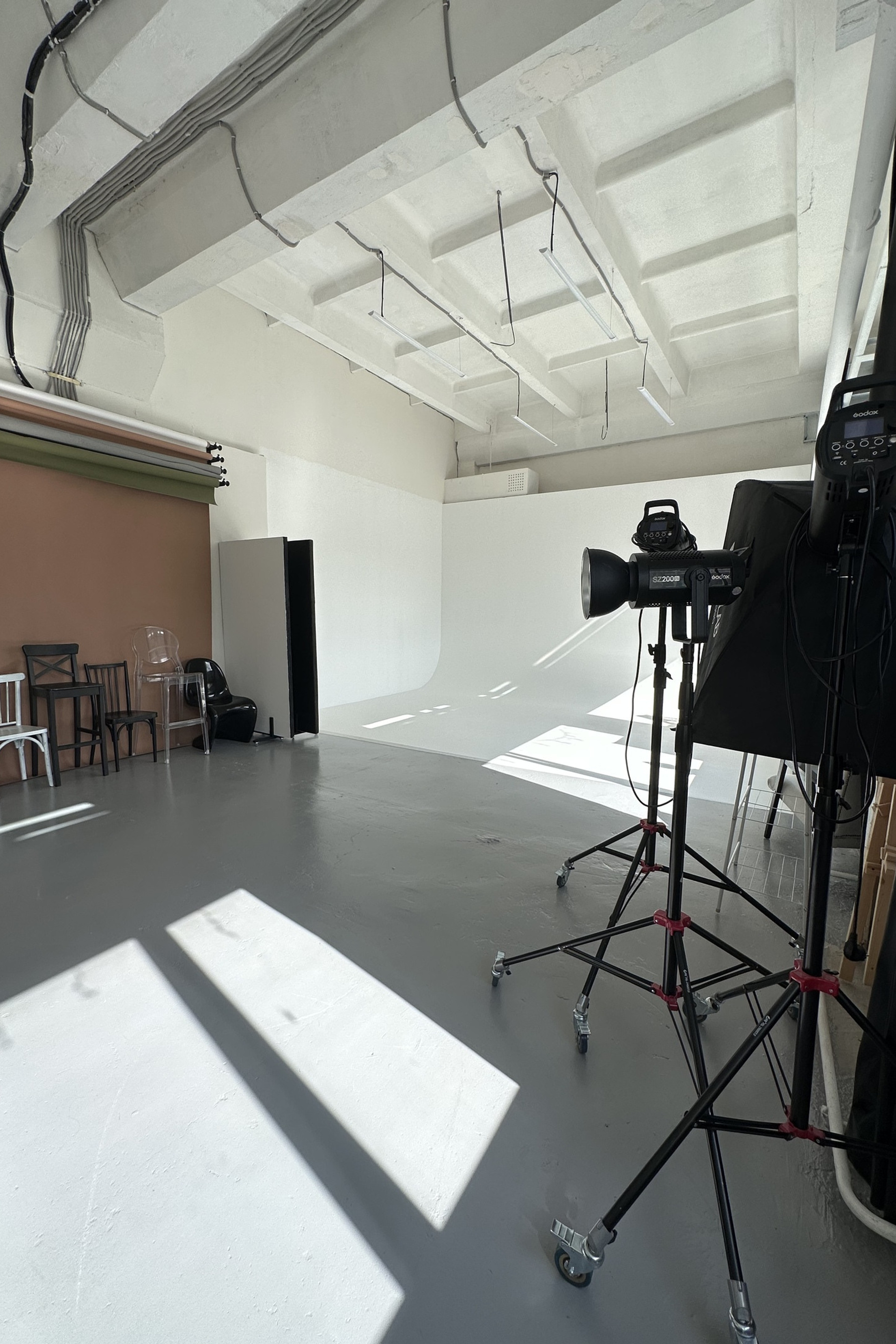 Студия MORE — Зал мастерск для предметной съемки Н.Новгород |Sale Easy