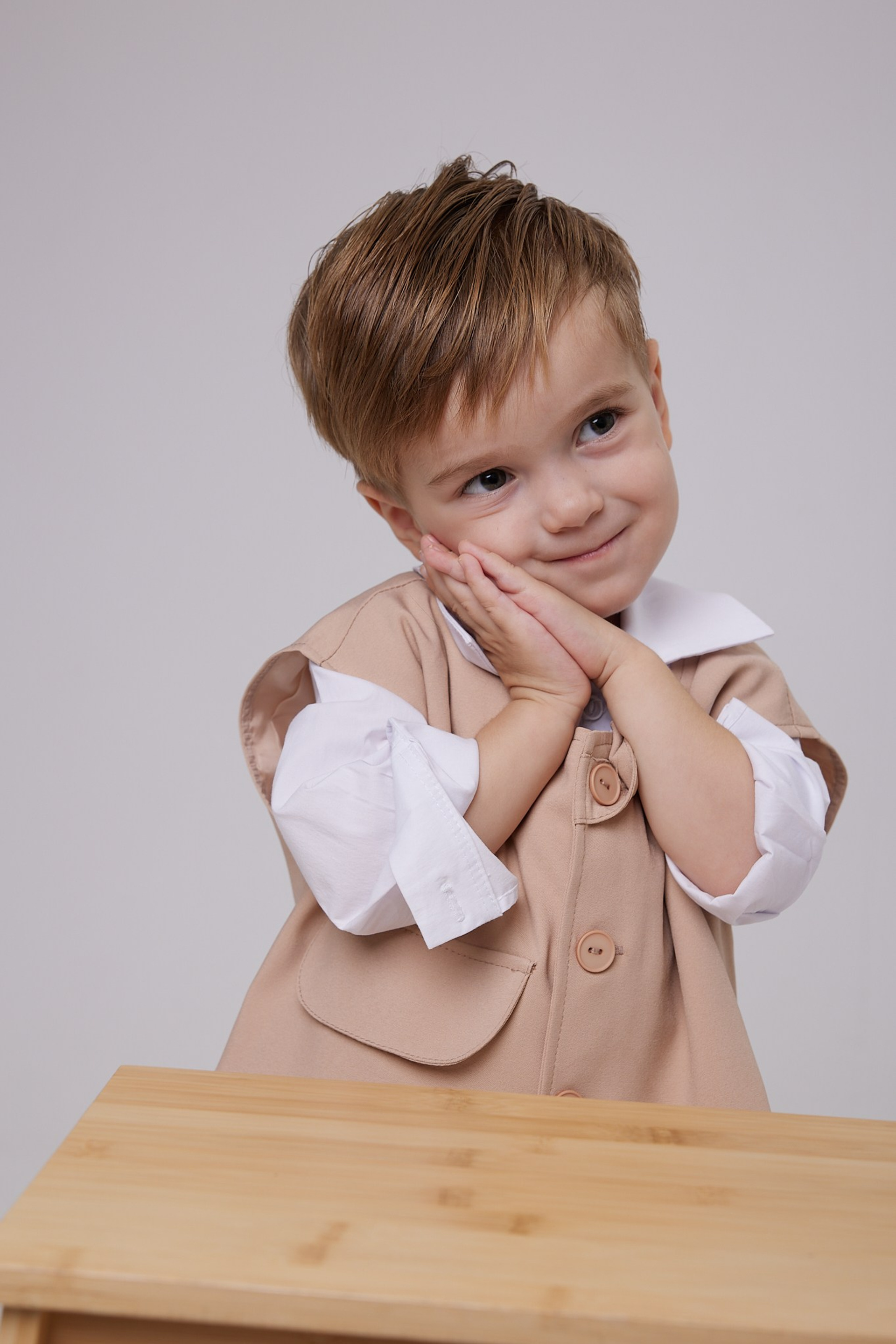 Модель для предметной съемки мальчик Радэль Казань| Sale Easy