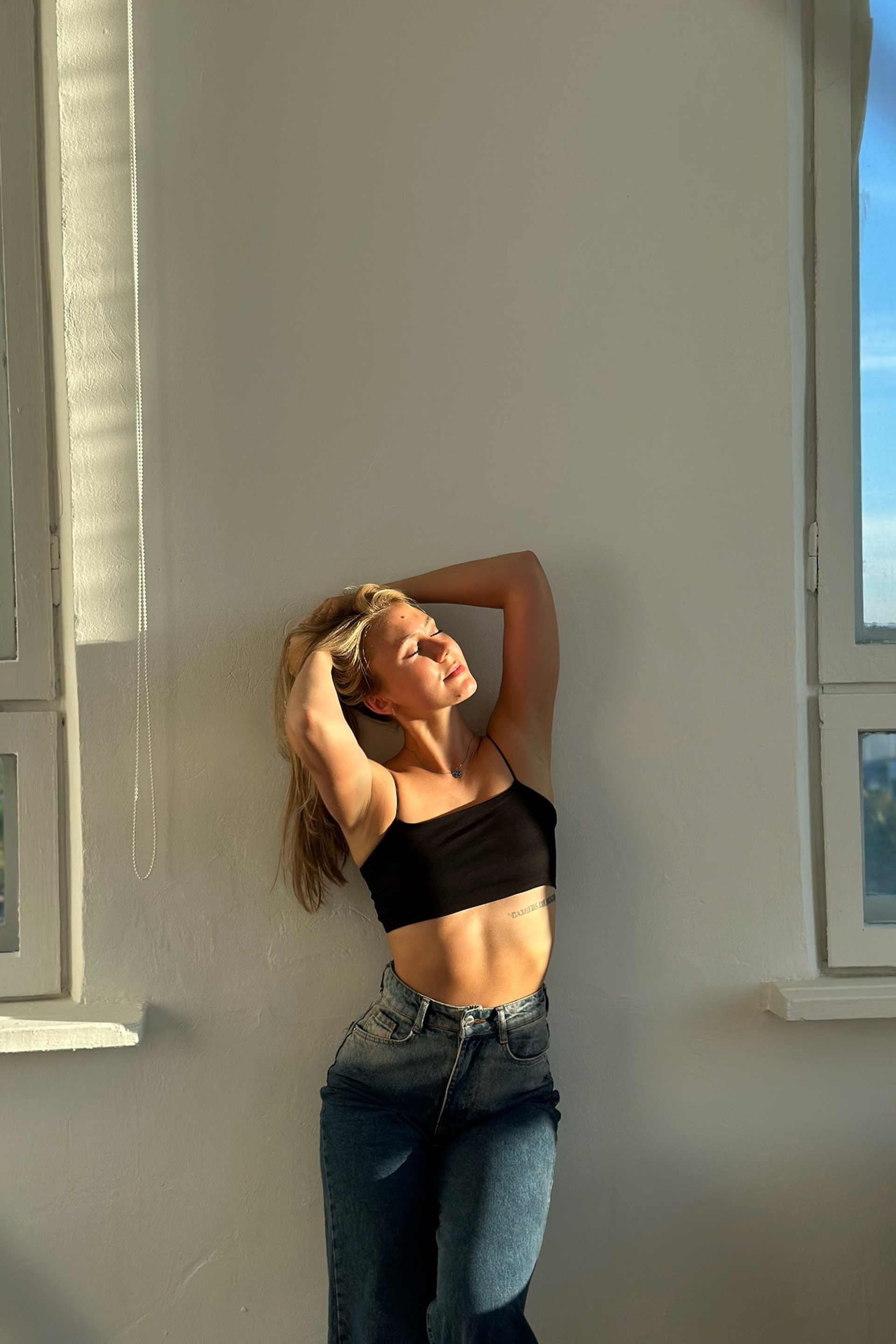 Модель для предметной съемки Анастасия АВ. Н.Н.| Sale Easy