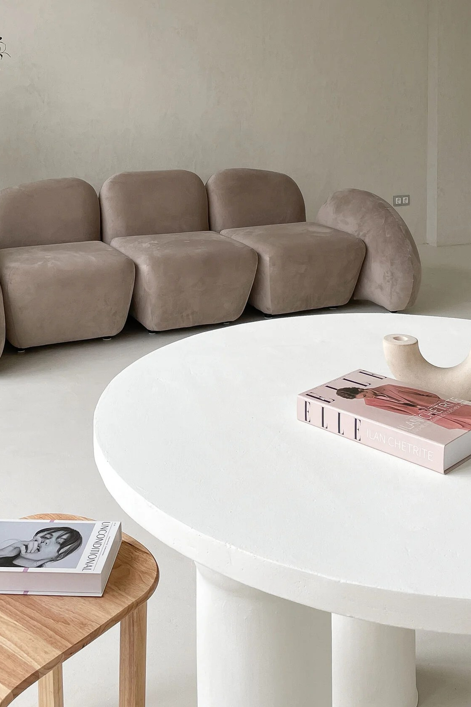 Студия Base — Зал SHELL для предметной съемки Москва|Sale Easy