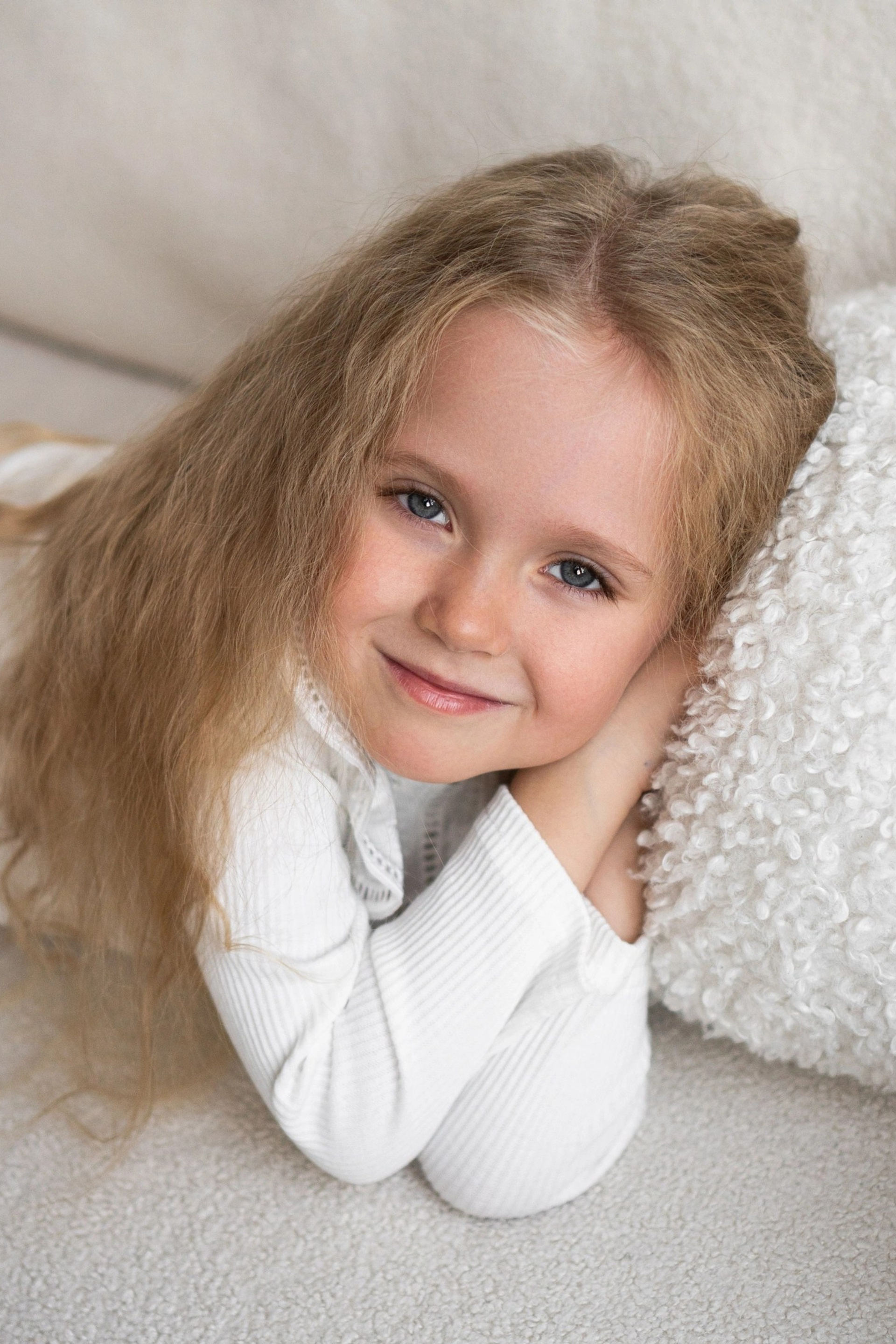 Модель для предметной съемки девочка Василиса В. С.-Пб| Sale Easy