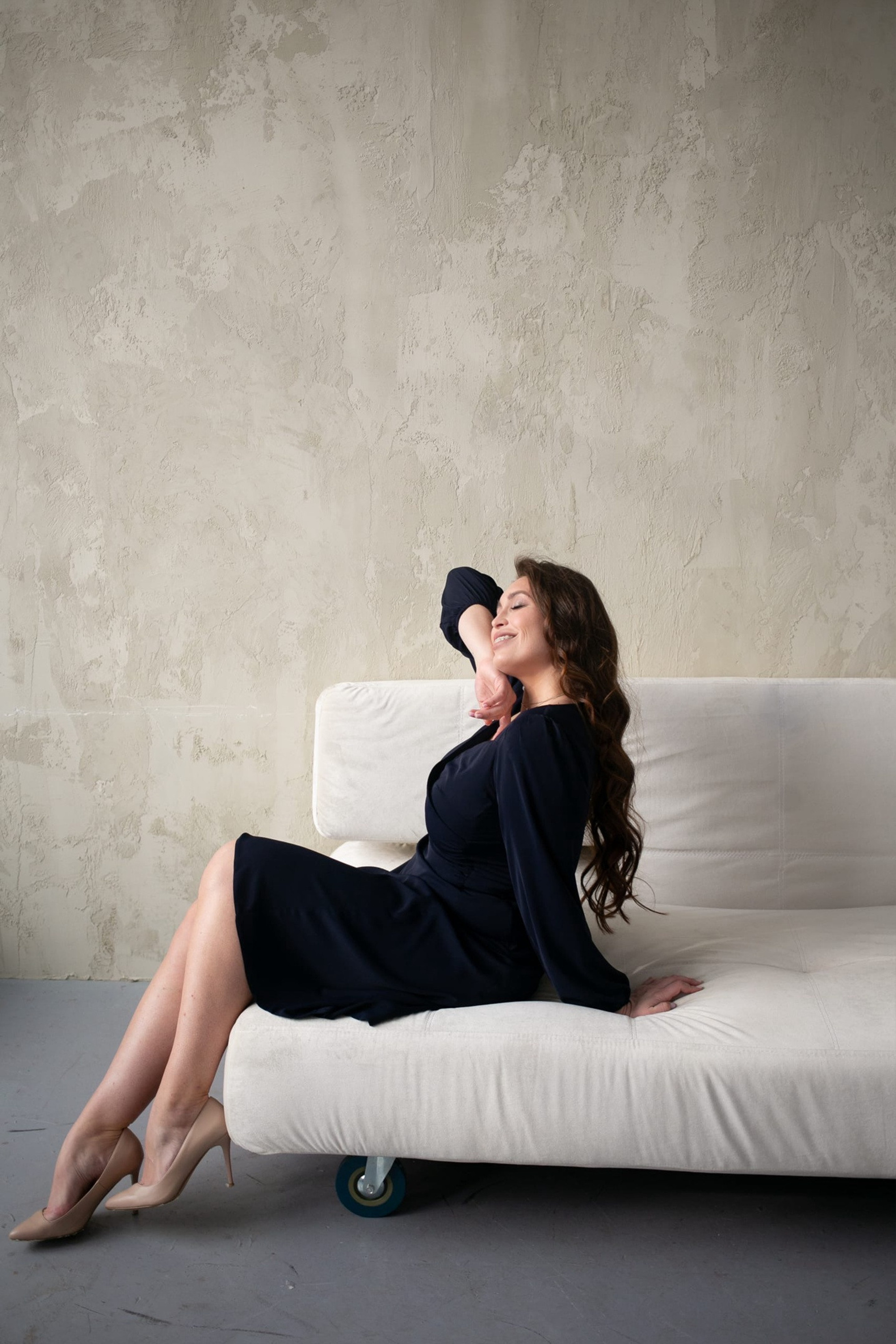 Модель plus size для предметной съемки Виктория БН.Новгород| Sale Easy