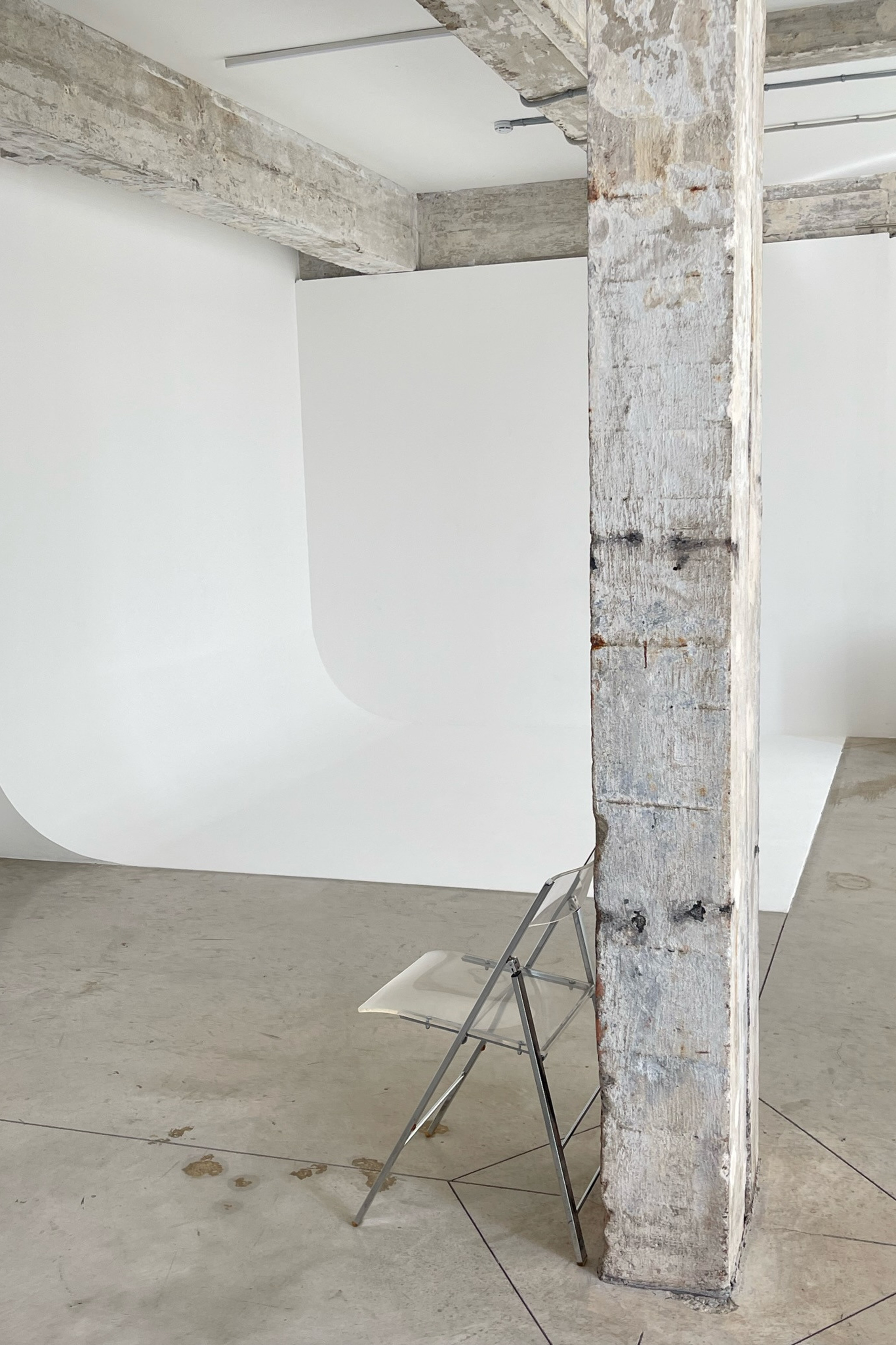 Студия UNITY STUDIO — зал Циклорама для предм. съемки С.-Пб|Sale Easy