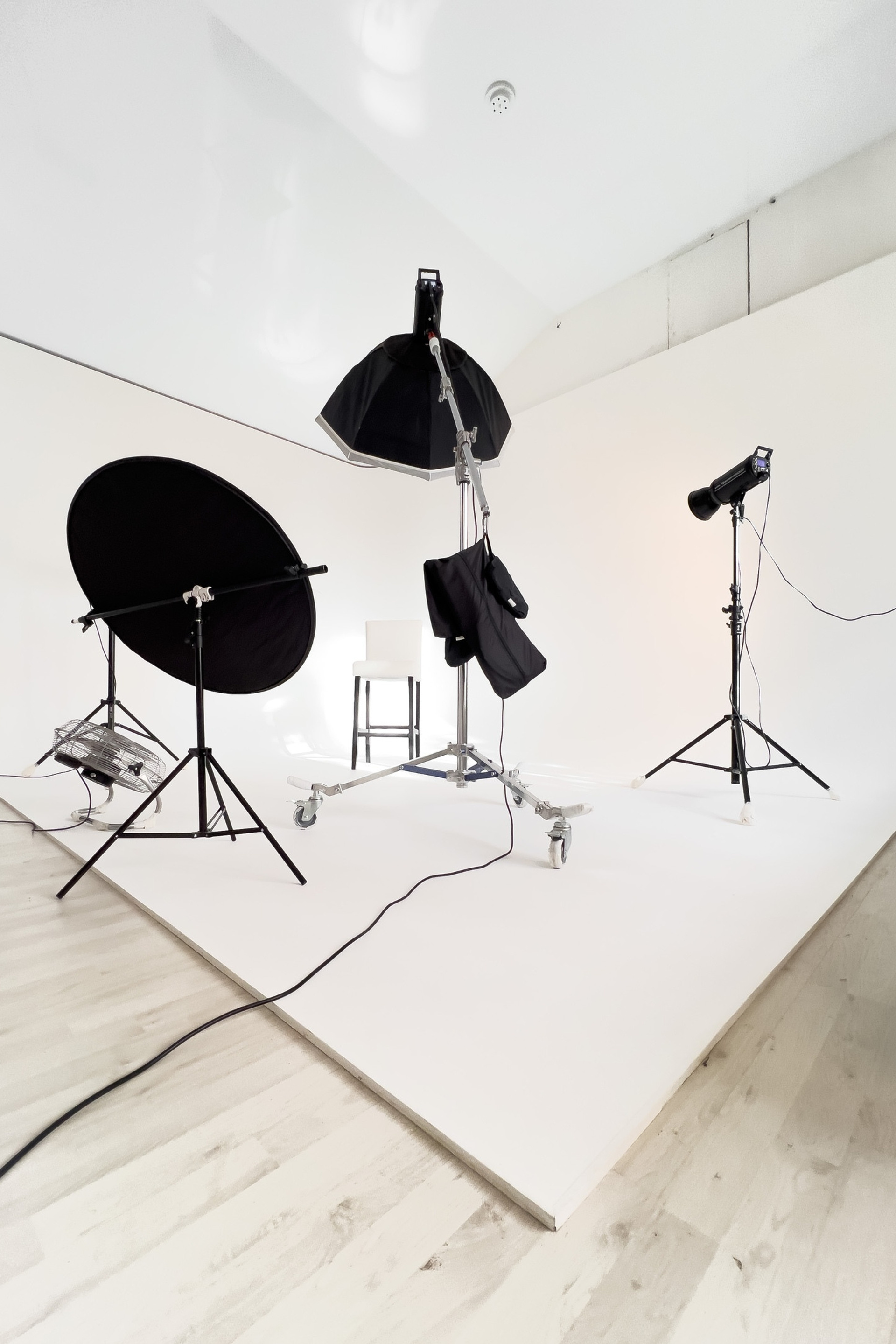 Студия Фотостудия 91 для предметной съемки Сочи|Sale Easy