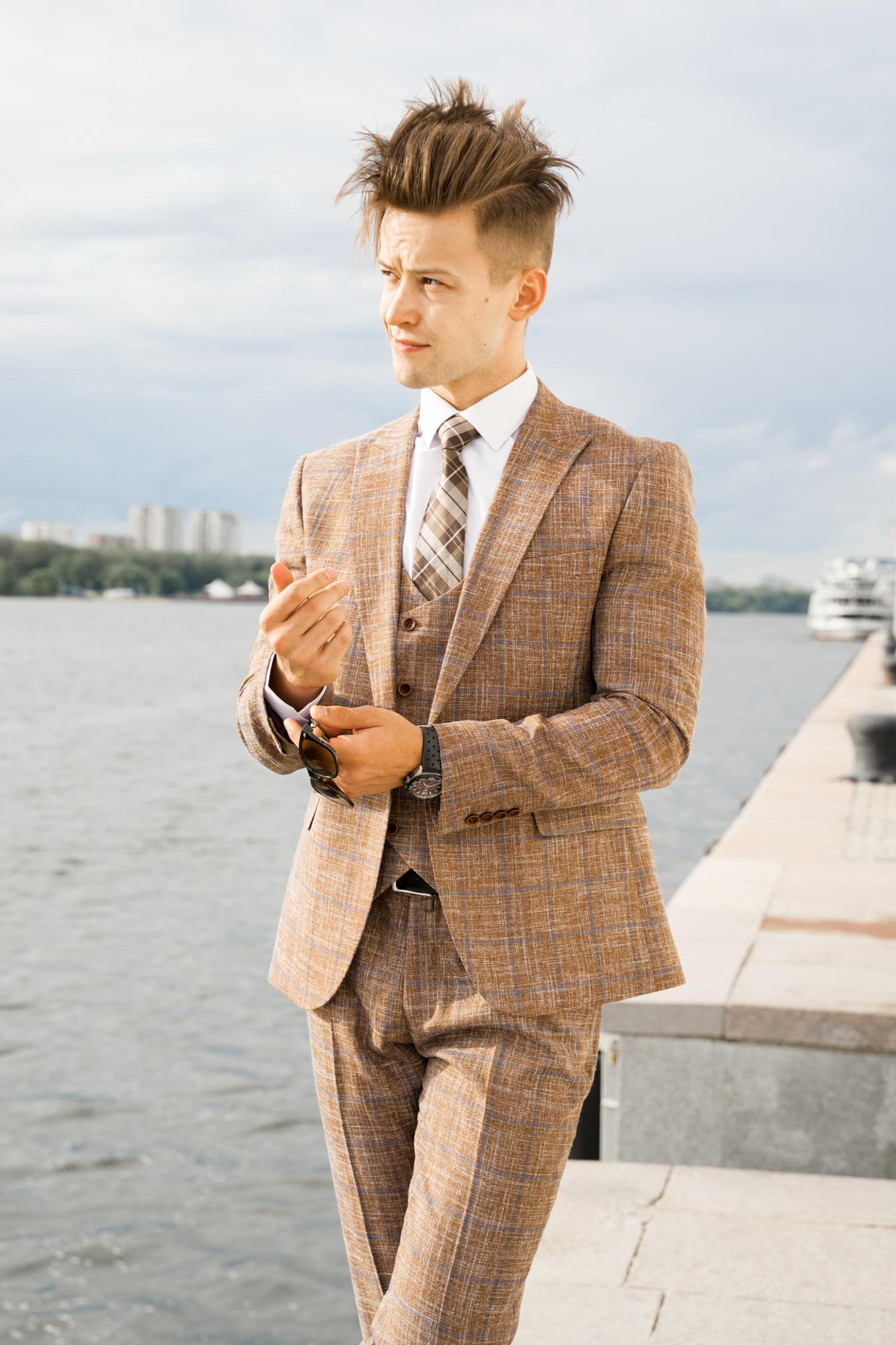 Модель для предметной съемки Роман АА Москва | Sale Easy