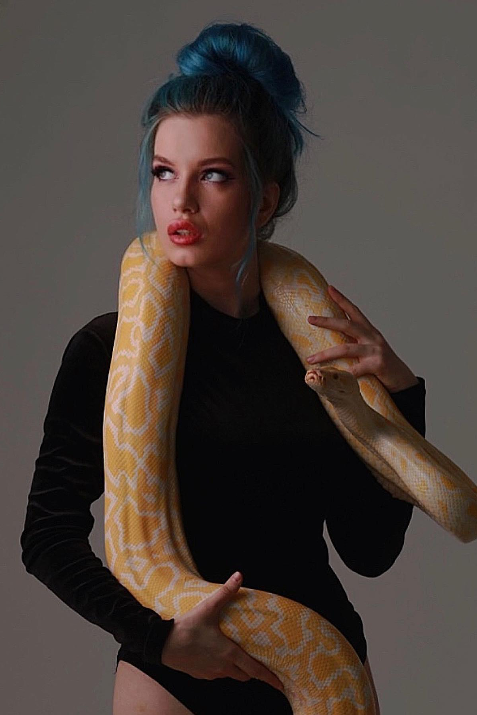 Модель для предметной съемки Аракела С-Петербург | Sale Easy