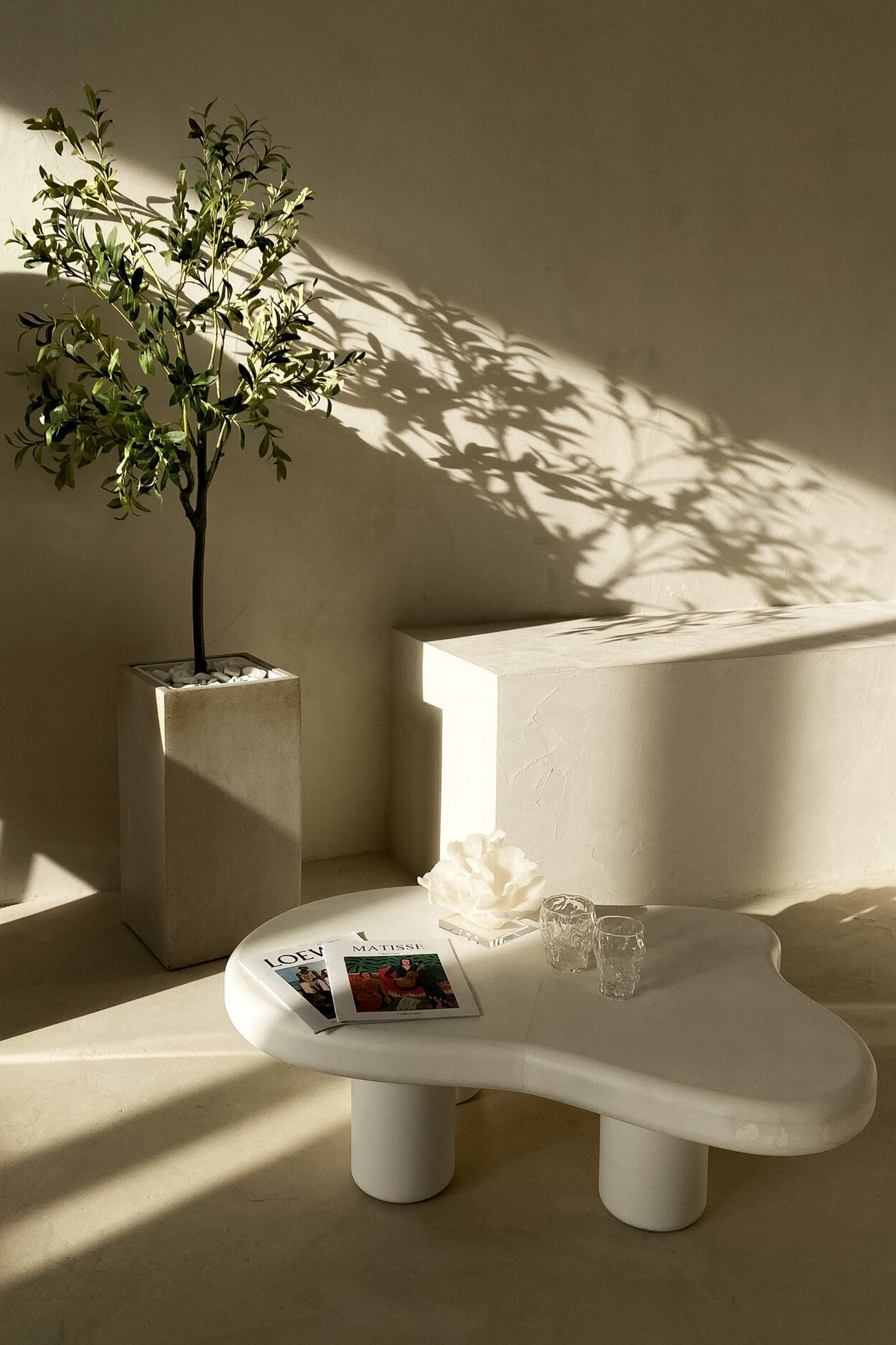 Студия Base — Зал NUDE для предметной съемки Москва|Sale Easy