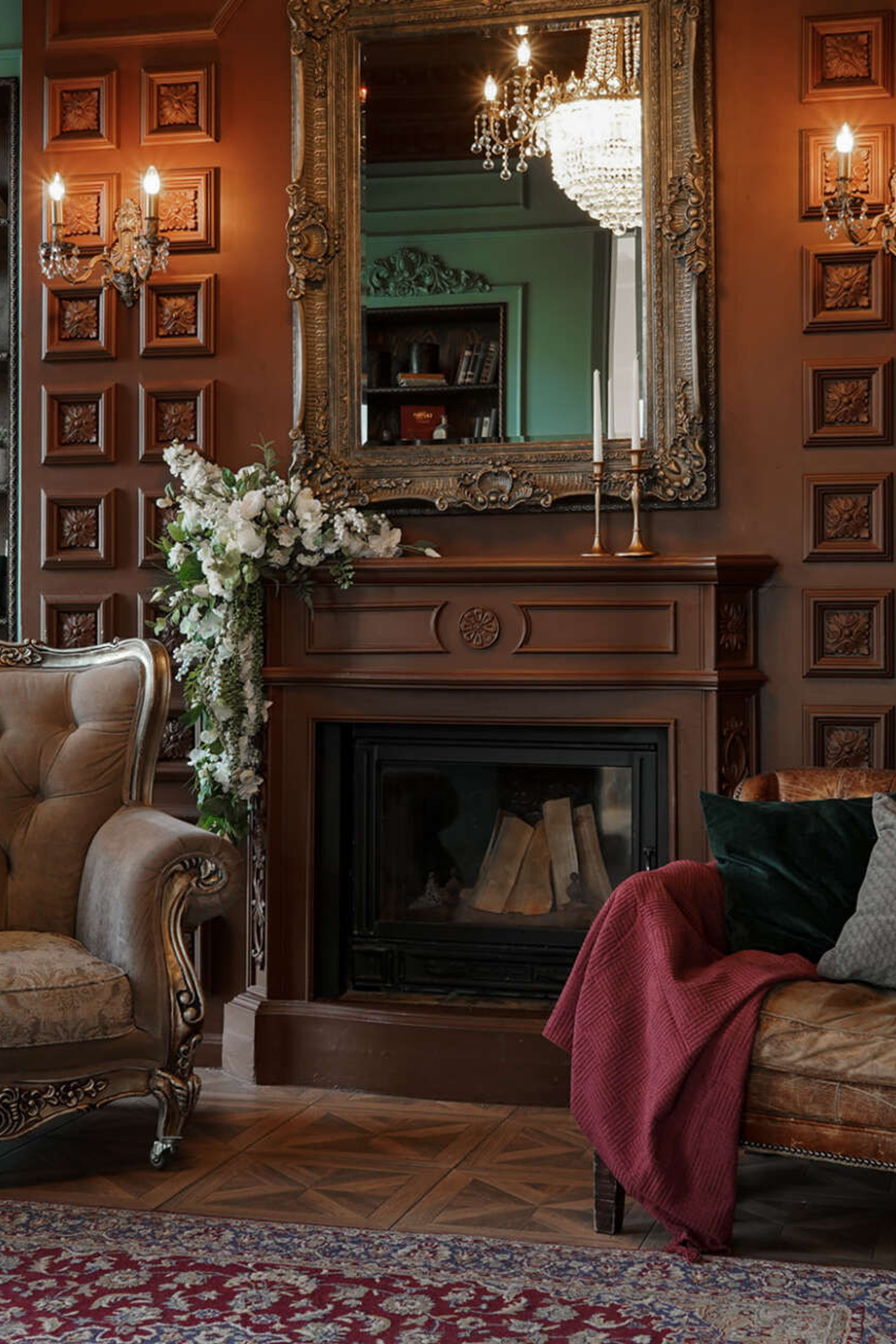 Студия LEONA — зал БИБЛИОТЕКА для предм. съемки С.-Пб|Sale Easy