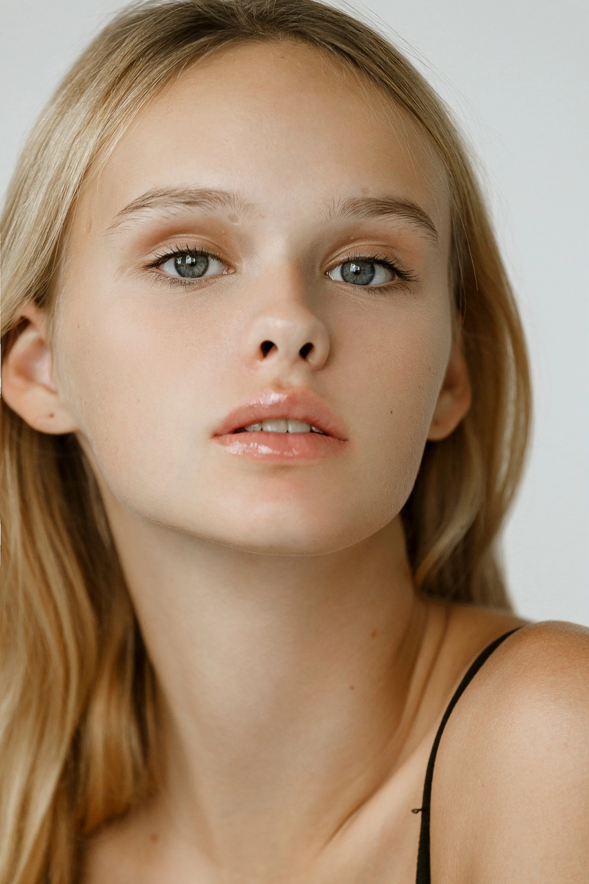 Модель для предметной съемки Софья ЧК Н.Новгород | Sale Easy