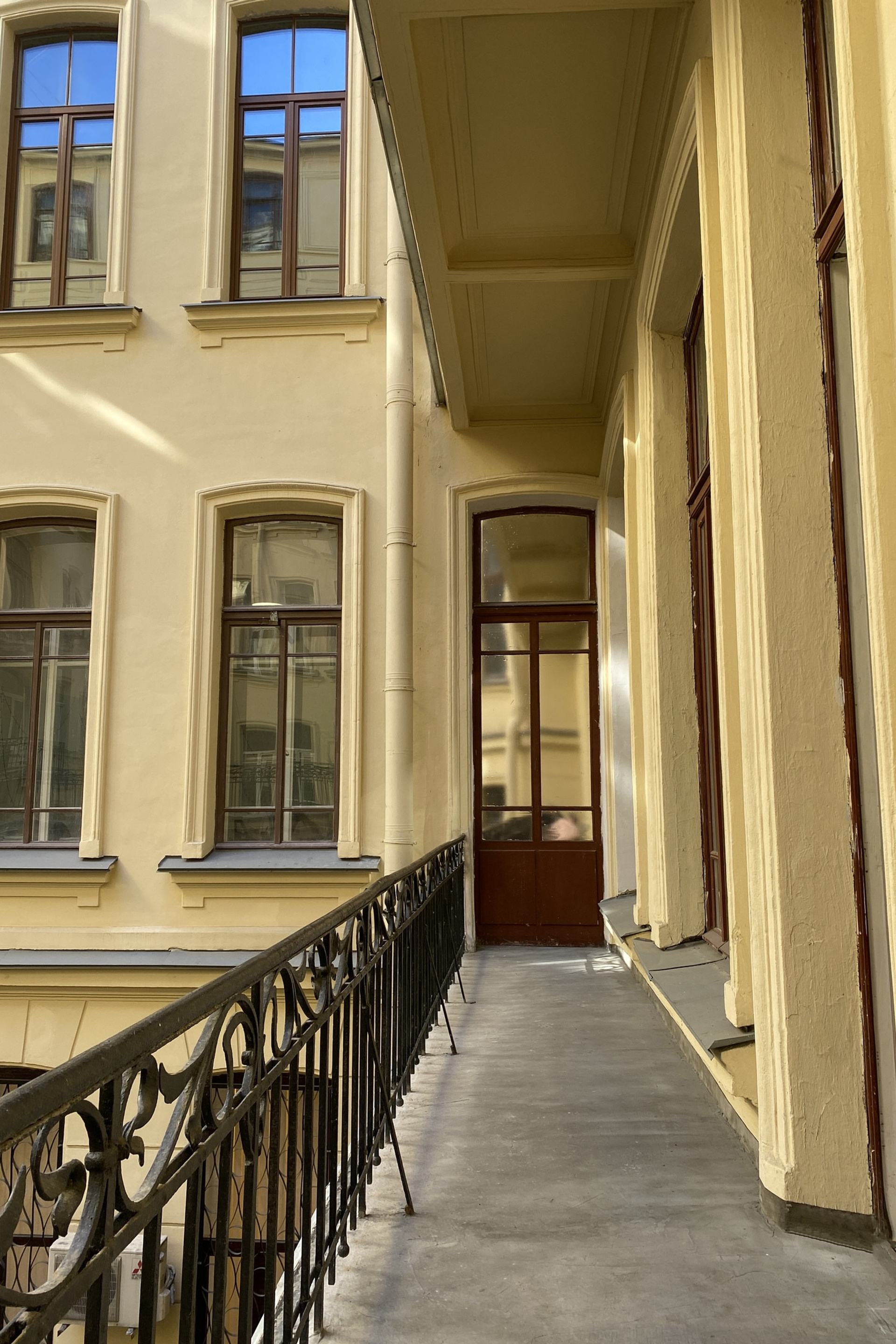 Студия BEDFORD STUDIO —зал Гостинная для предм. съемки С.-Пб|Sale Easy