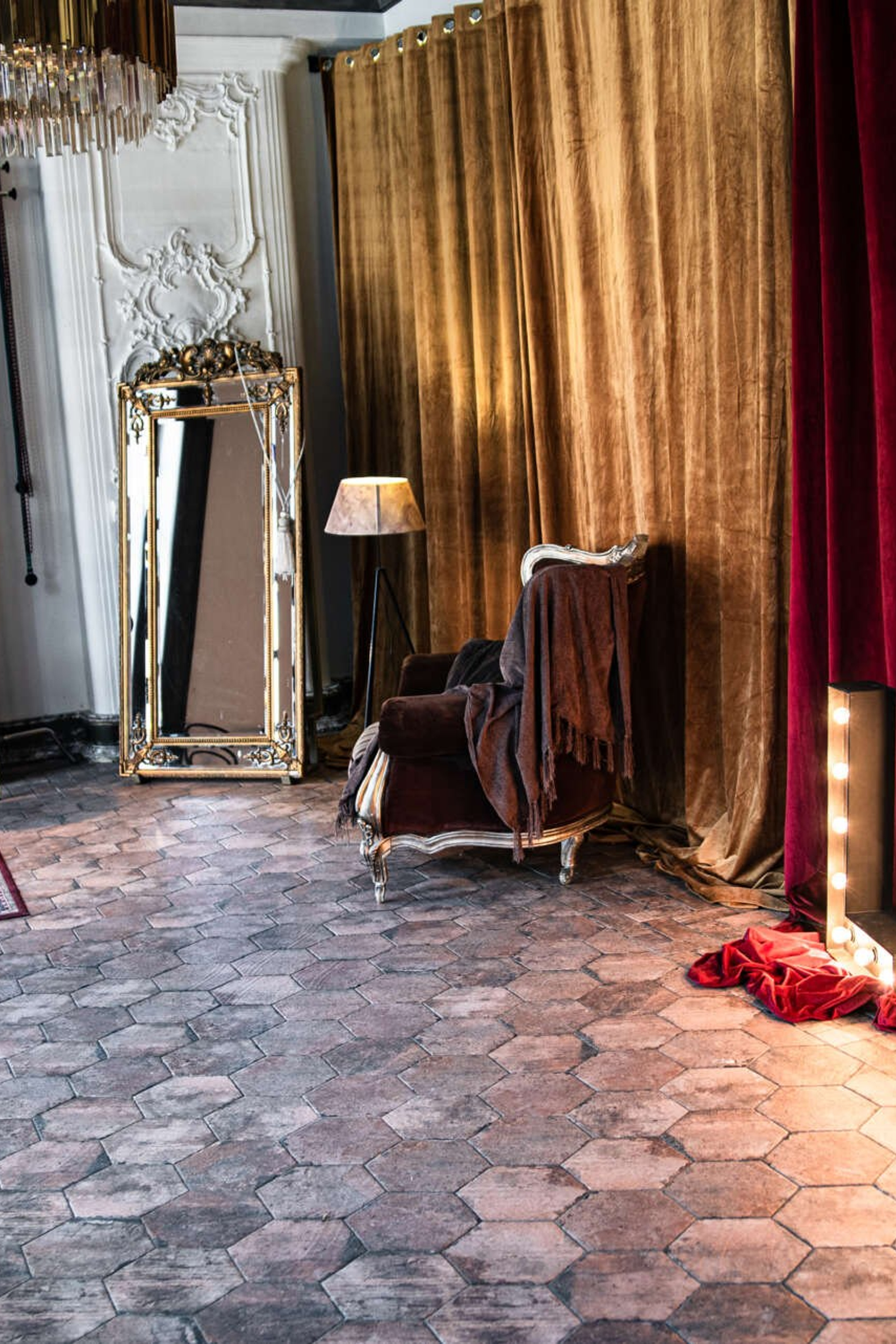 Студия LEONA — зал ITALY для предм. съемки С.-Пб|Sale Easy