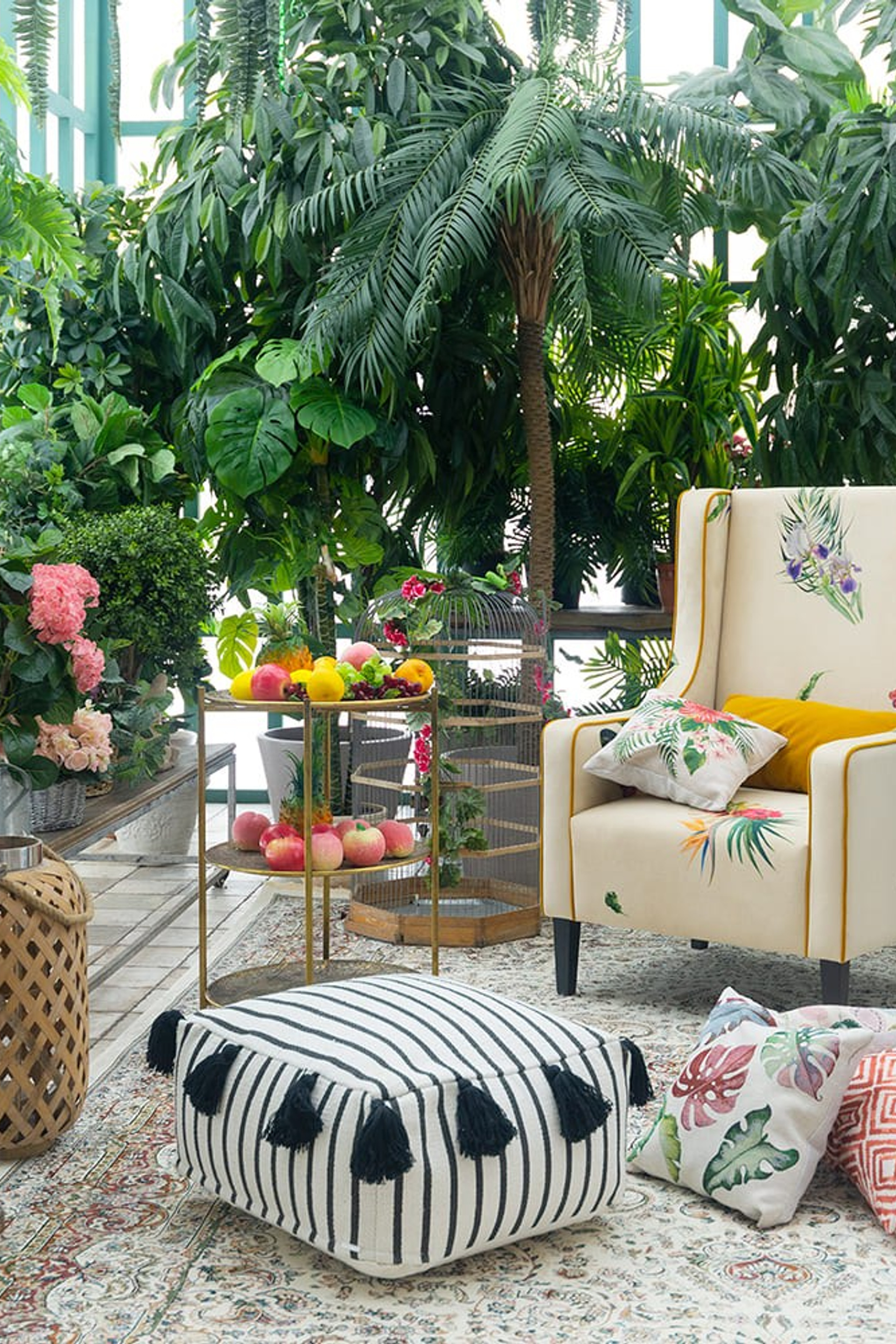 Студия для предметной съемки CROSS — Сад Москва | Sale Easy