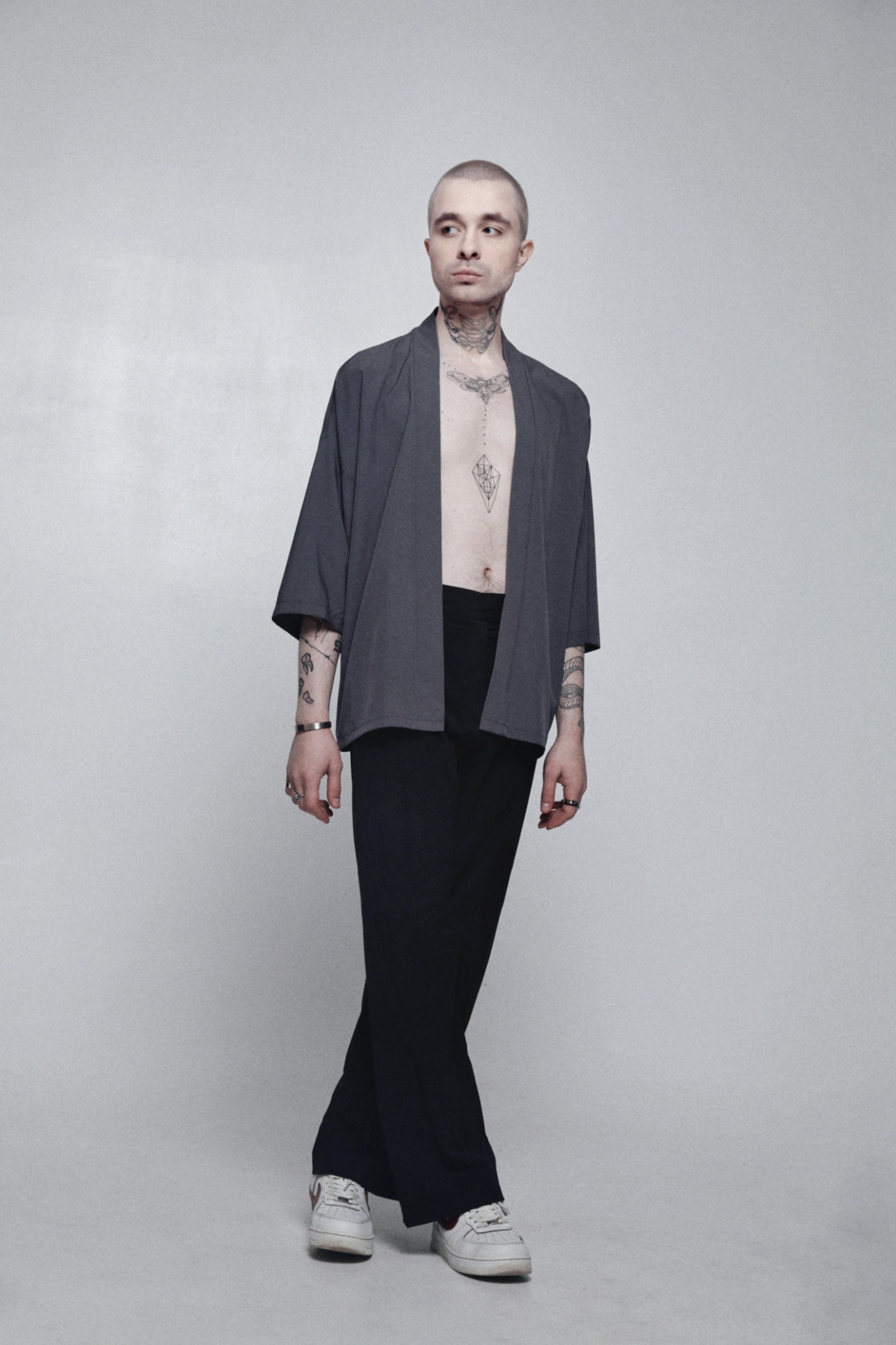 Модель для предметной съемки Василий Москва | Sale Easy