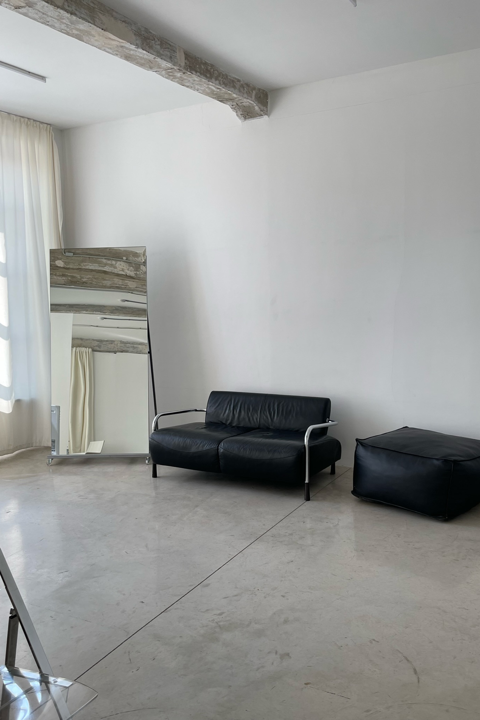 Студия UNITY STUDIO — зал Циклорама для предм. съемки С.-Пб|Sale Easy