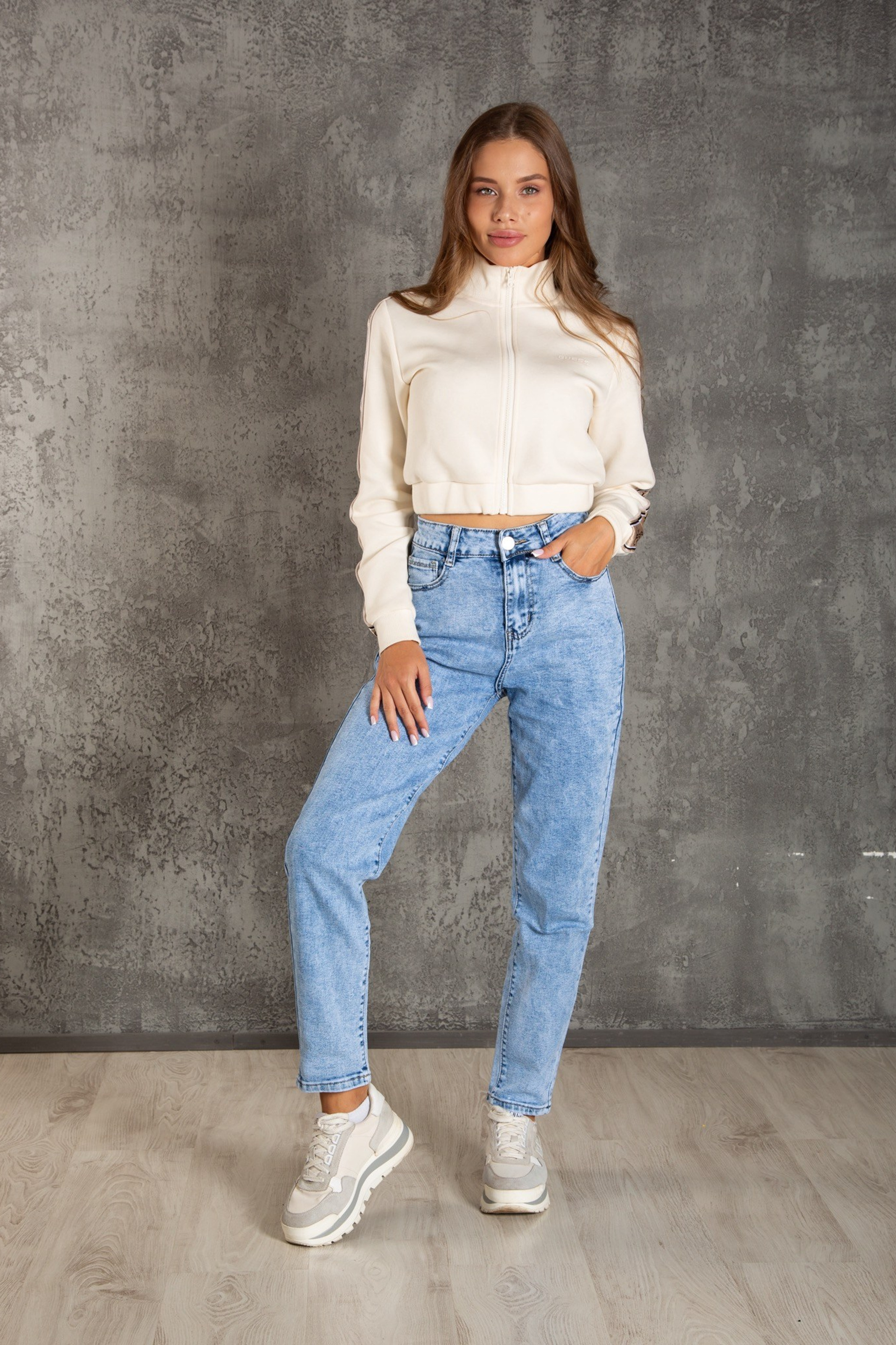 Модель для съемки фото для маркетплейса Эльмира Москва | Sale Easy