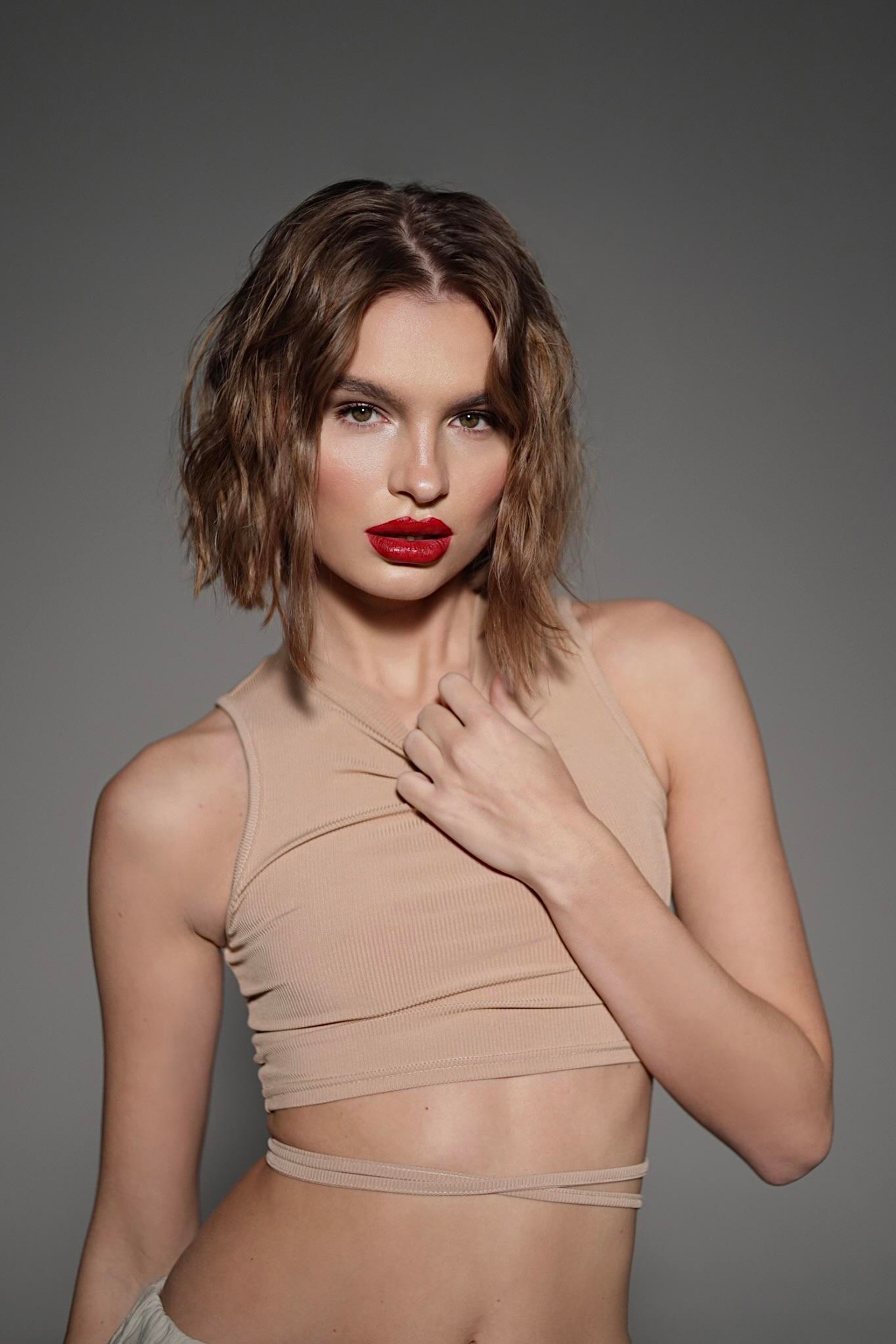 Модель для предметной съемки москвичка Алена В| Sale Easy