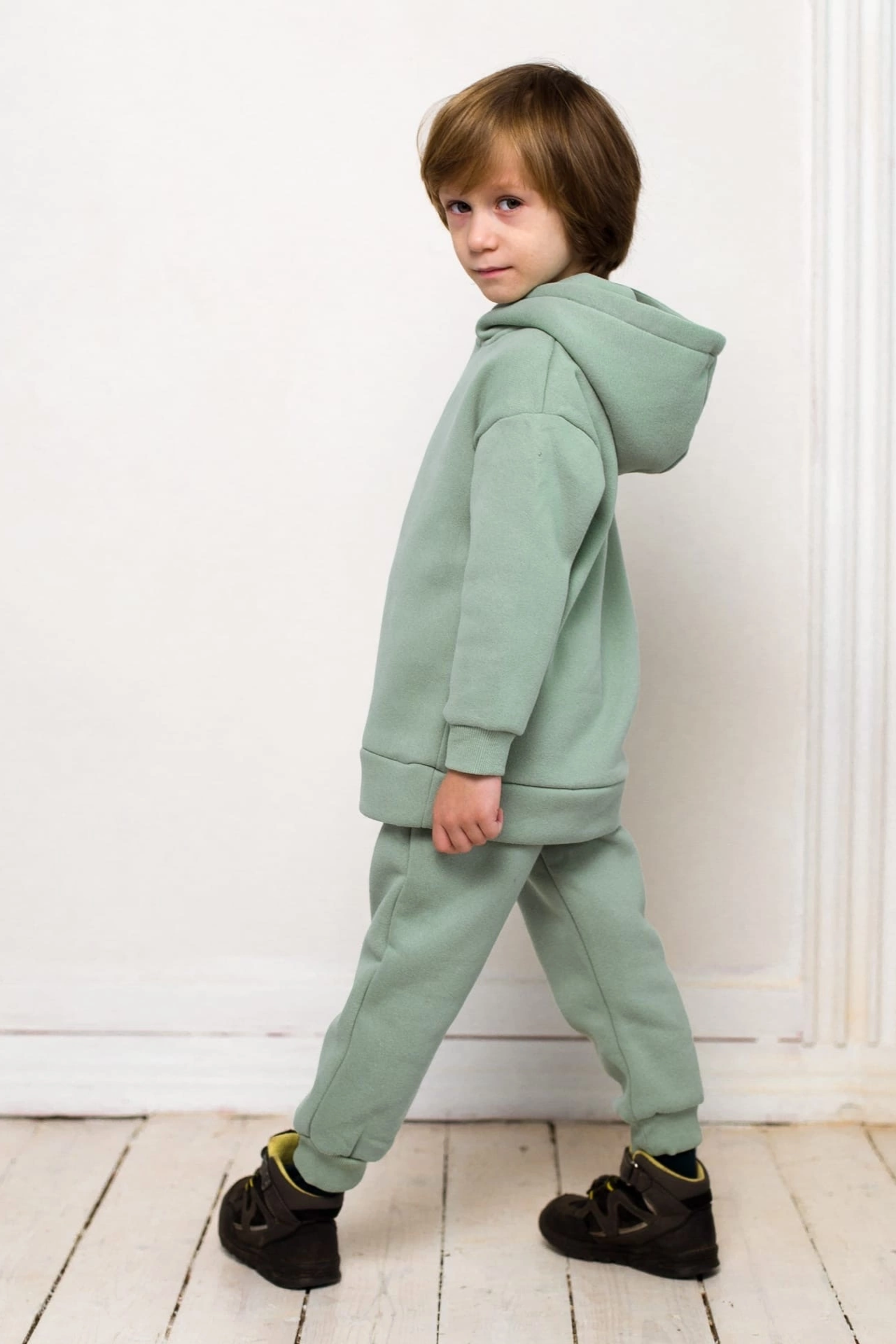 Модель мальчик для предметной съемки Ярослав Казань| Sale Easy