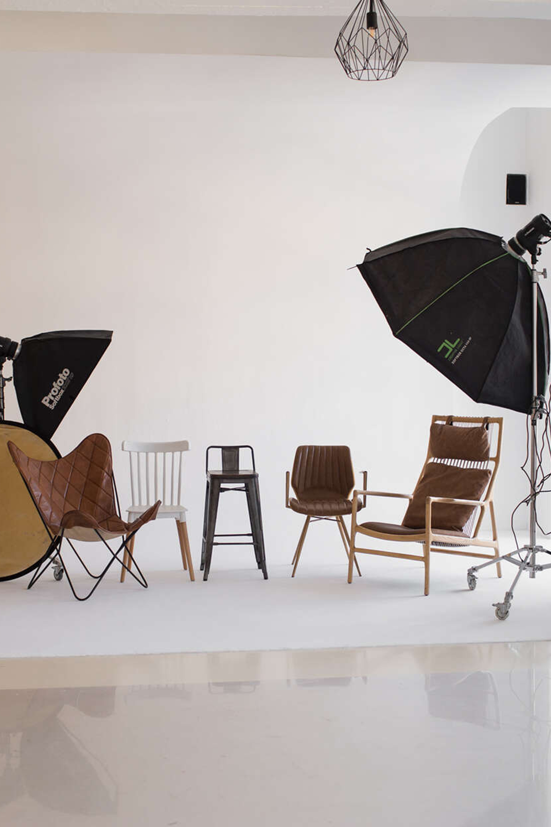 LEONA — зал WHITE С ЦИКЛОРАМОЙ для предм. съемки С.-Пб|Sale Easy