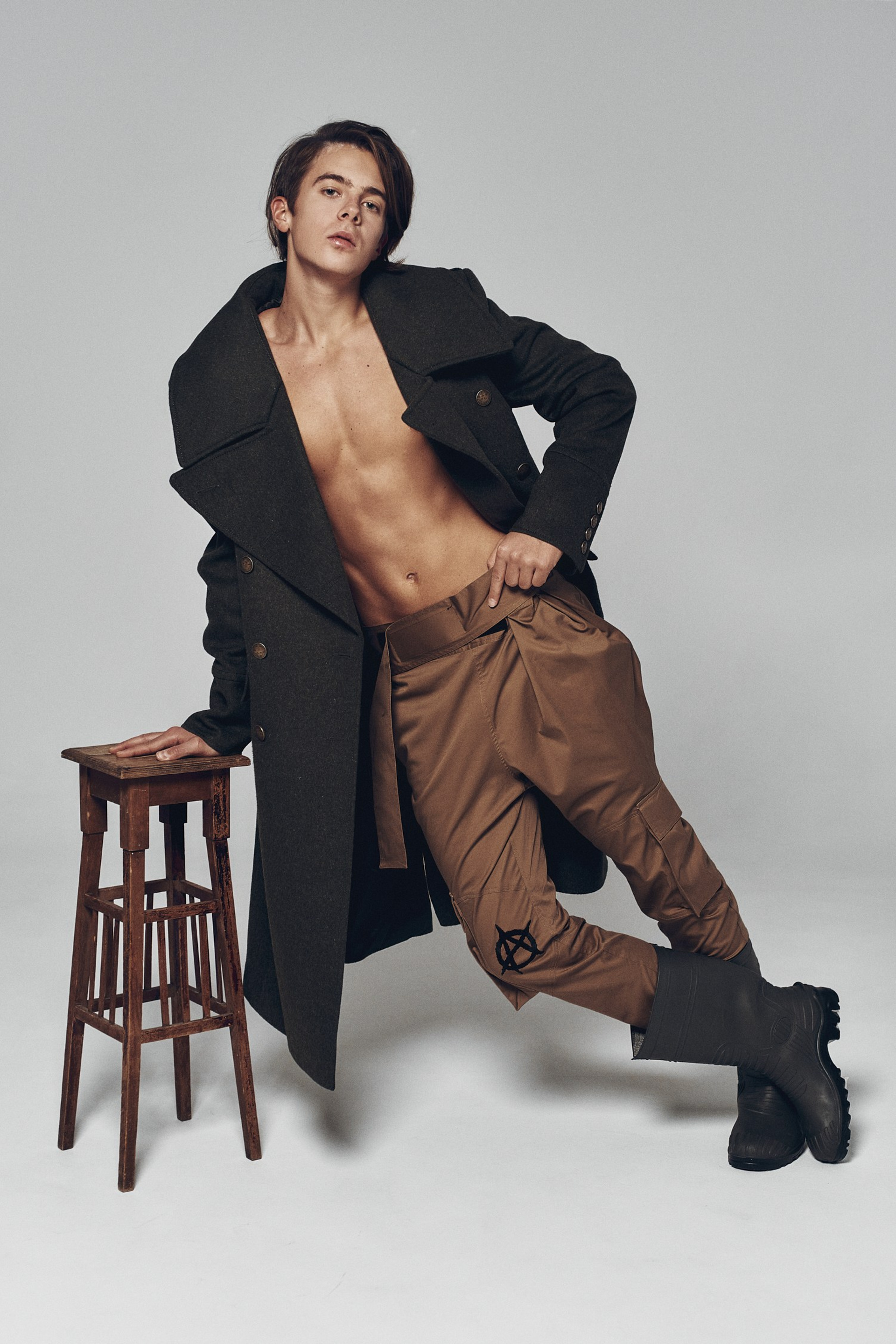 Модель для предметной съемки Богдан Н.Новгород | Sale Easy