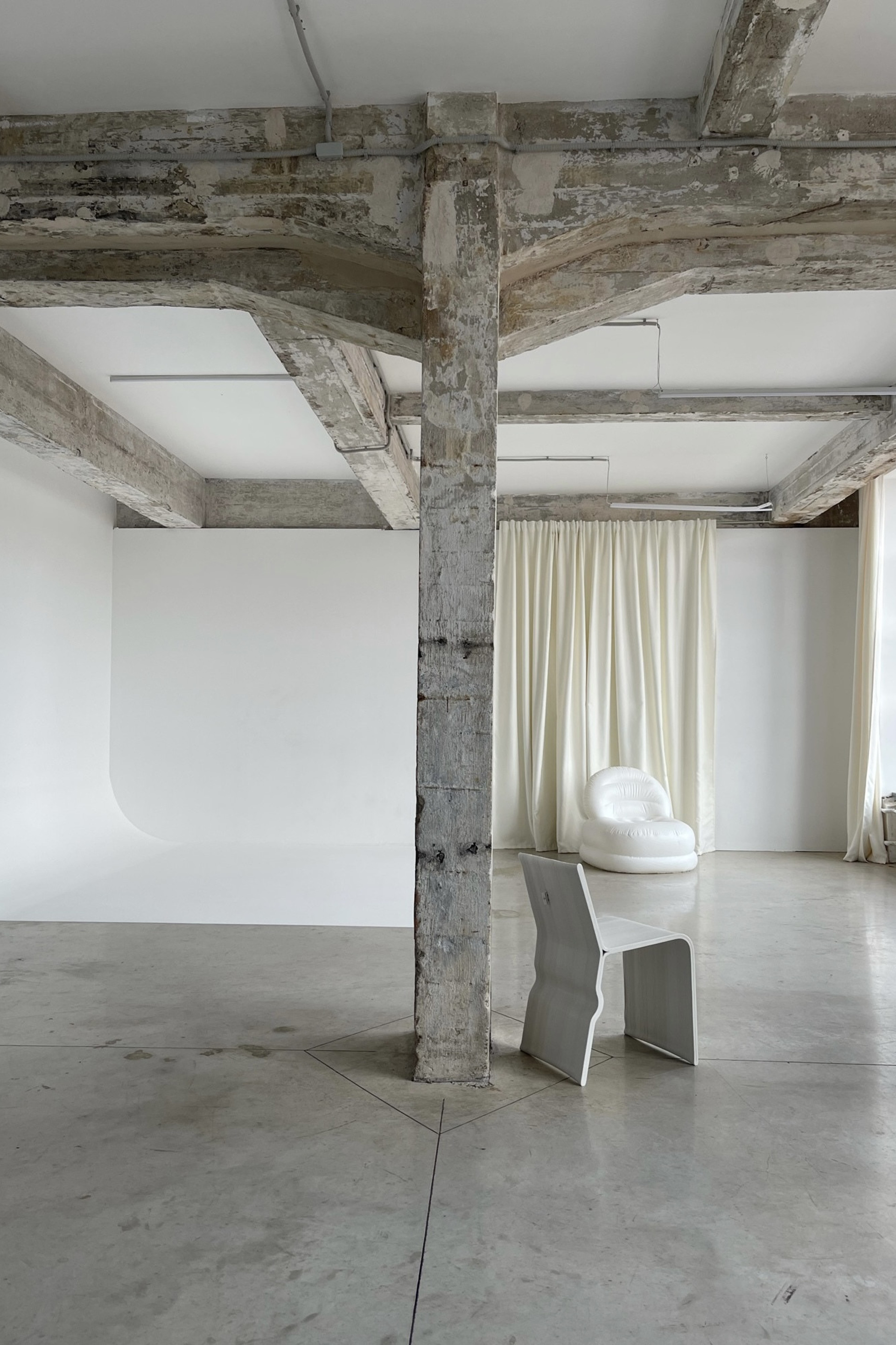 Студия UNITY STUDIO — зал Циклорама для предм. съемки С.-Пб|Sale Easy