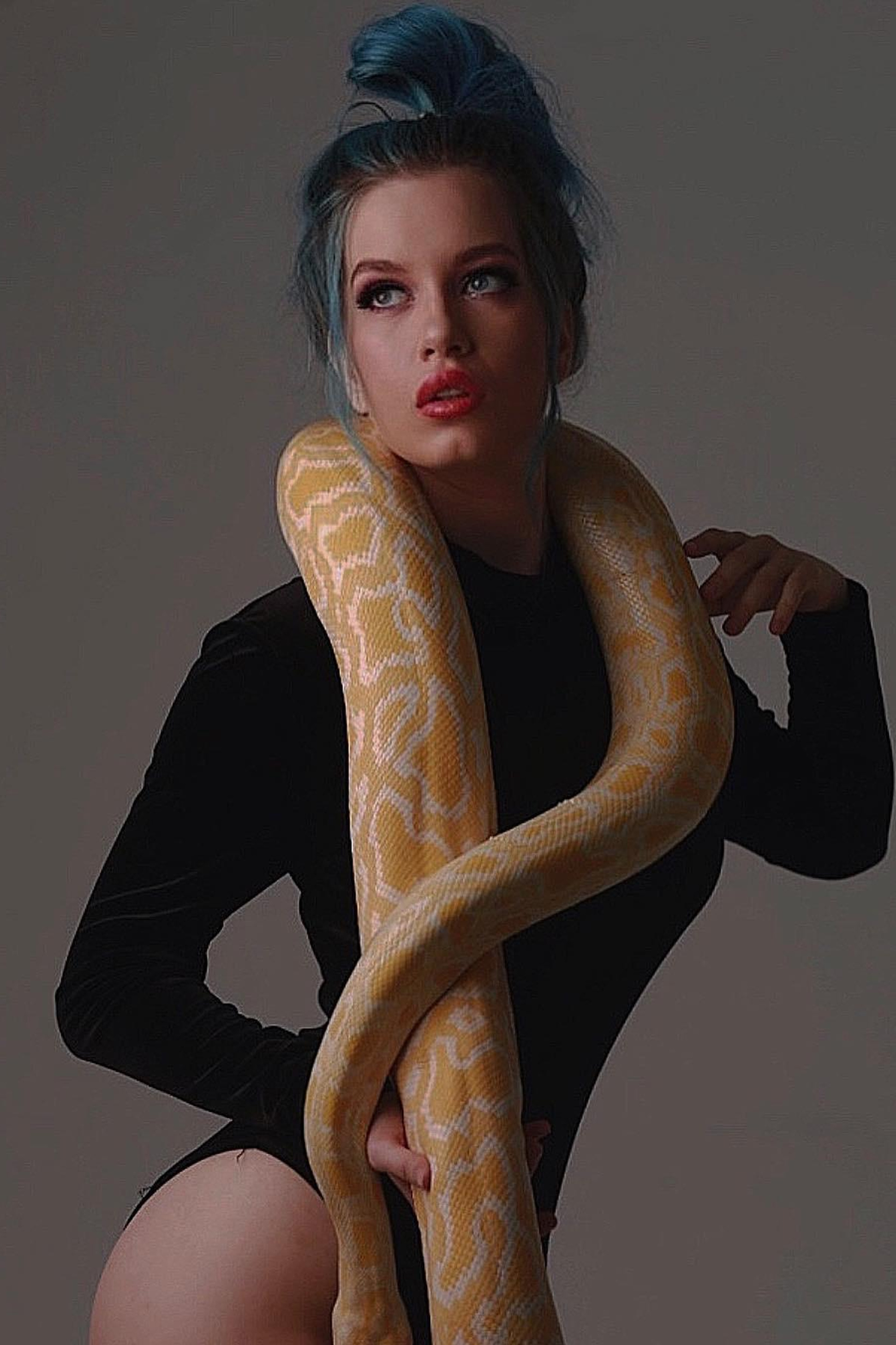 Модель для предметной съемки Аракела С-Петербург | Sale Easy