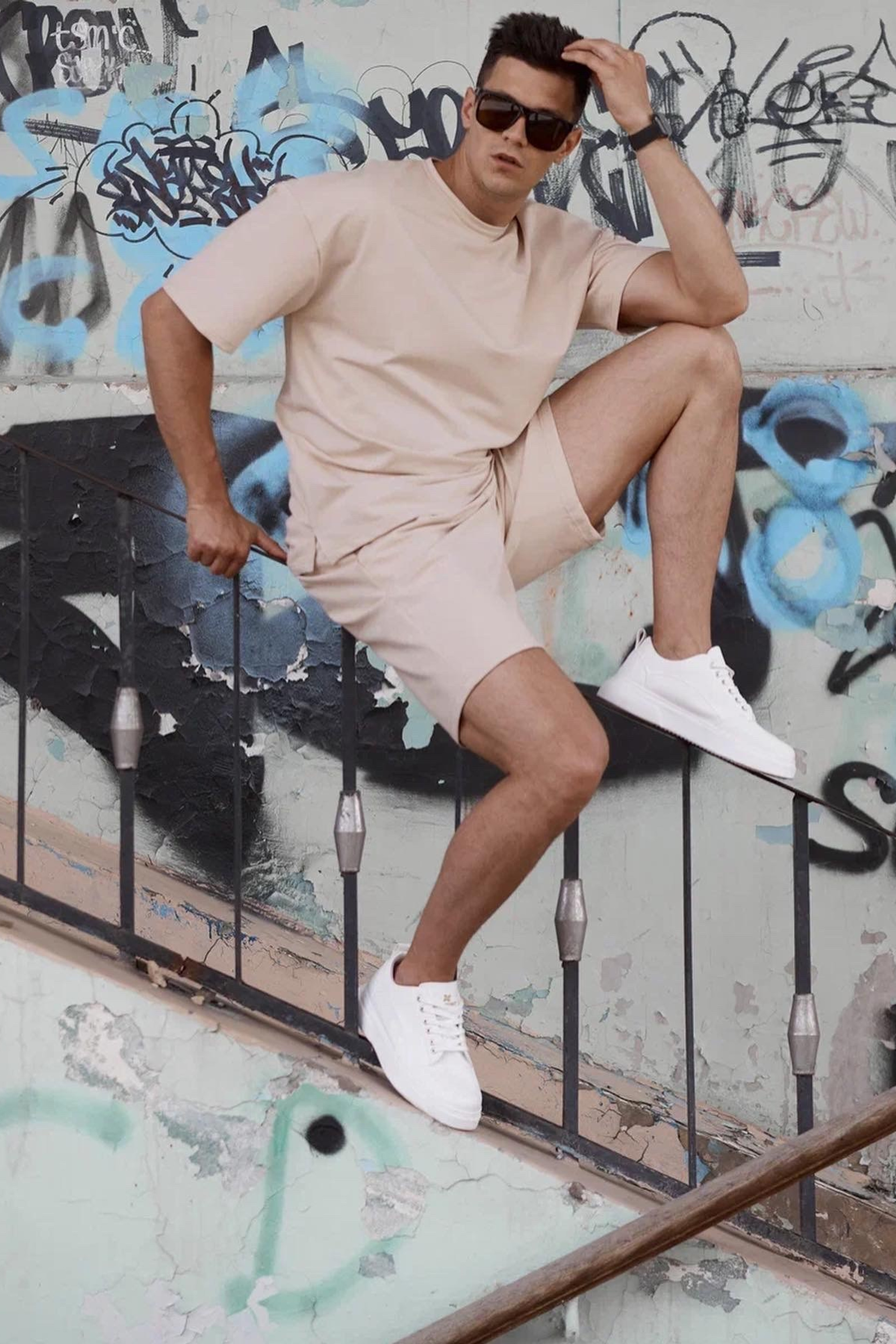 Модель для предметной съемки москвич Никита А. | Sale Easy