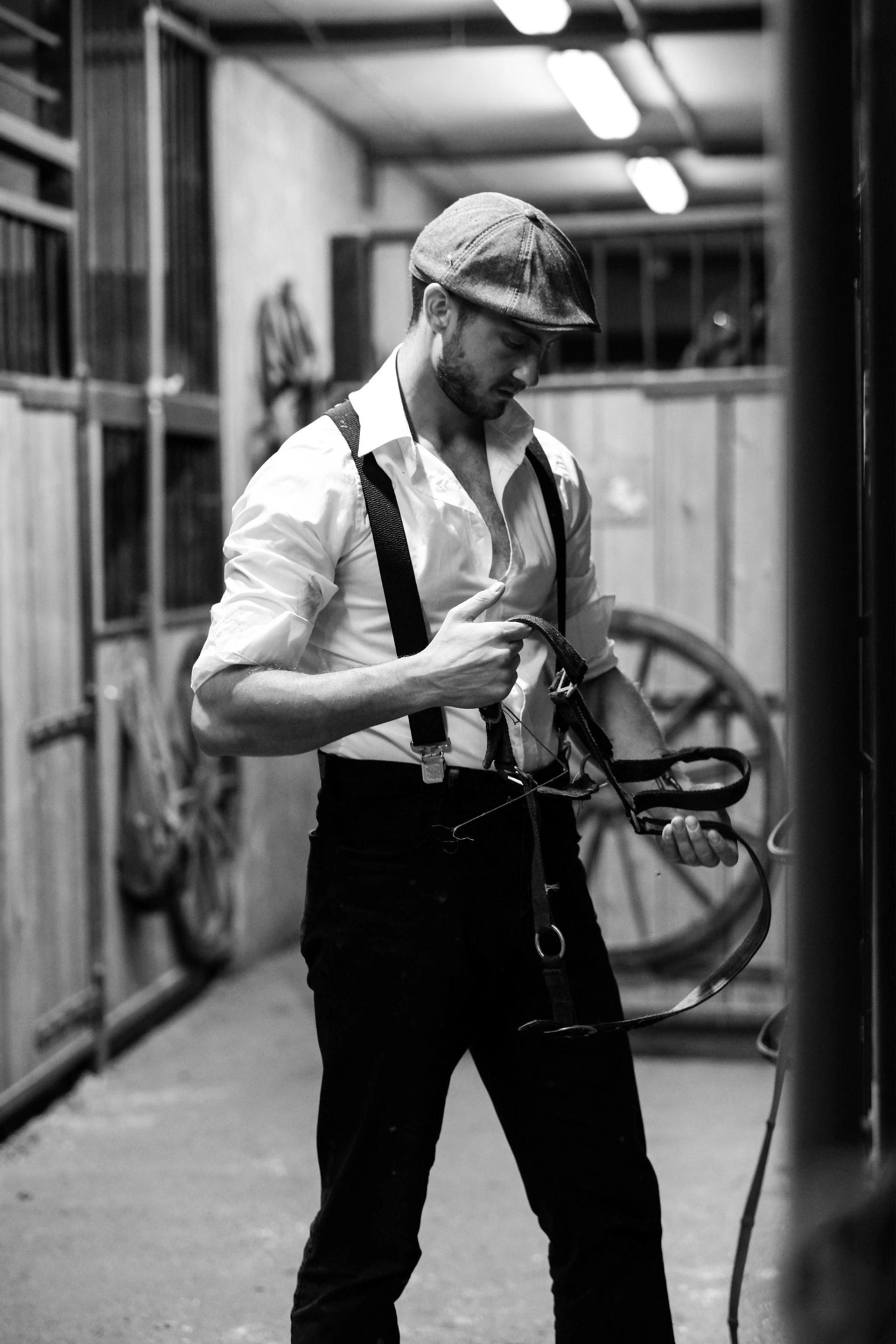 Модель для предметной съемки Влад Н.Н.| Sale Easy