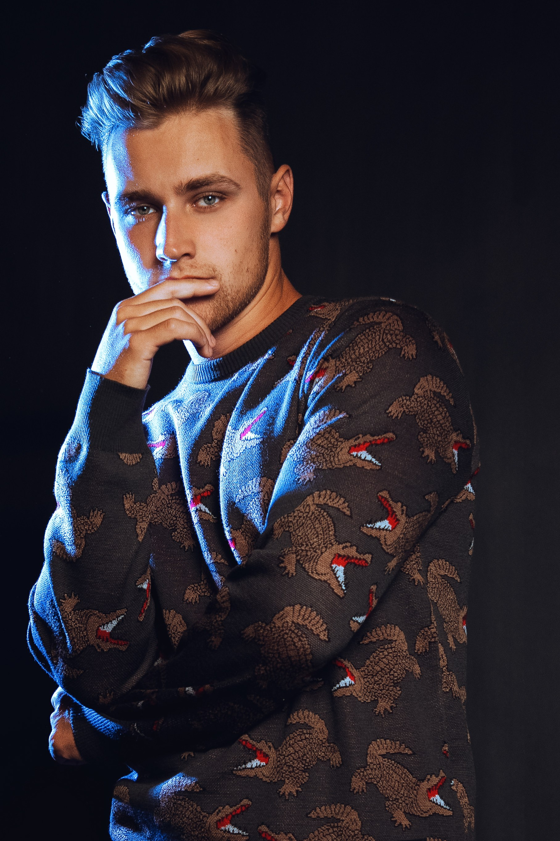 Модель для предметной съемки Игорь А Н.Новгород | Sale Easy