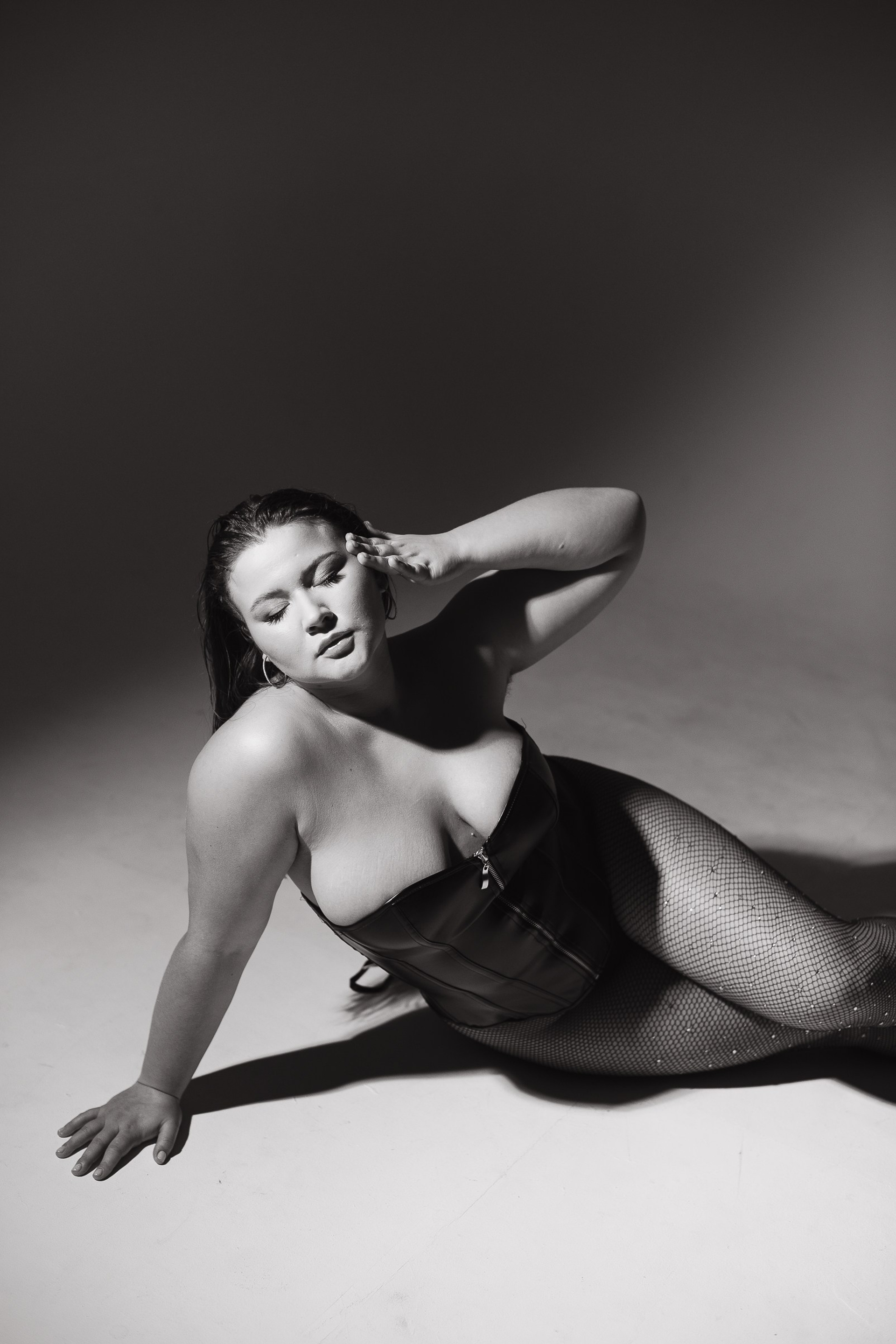 Модель plus size для предметной съемки Регина Б. Москва | Sale Easy