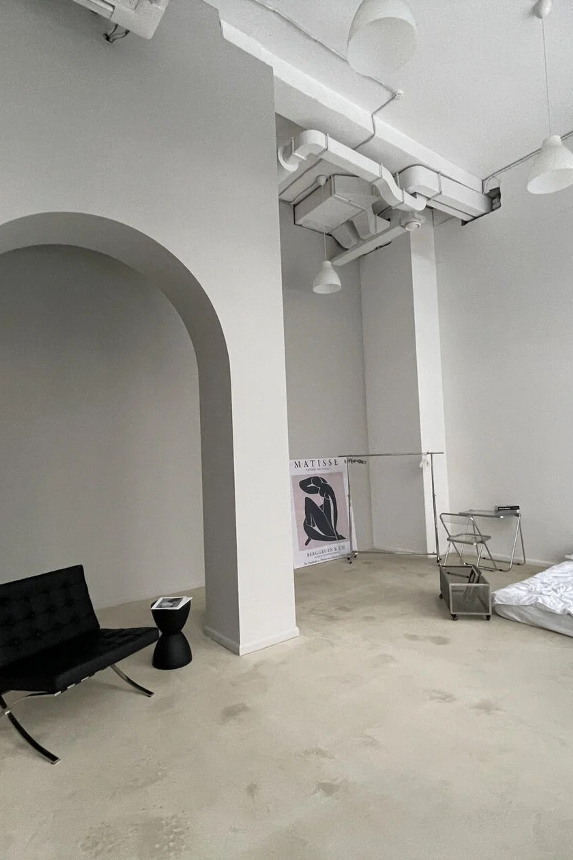 Студия Base — Зал Mono для предметной съемки Москва|Sale Easy