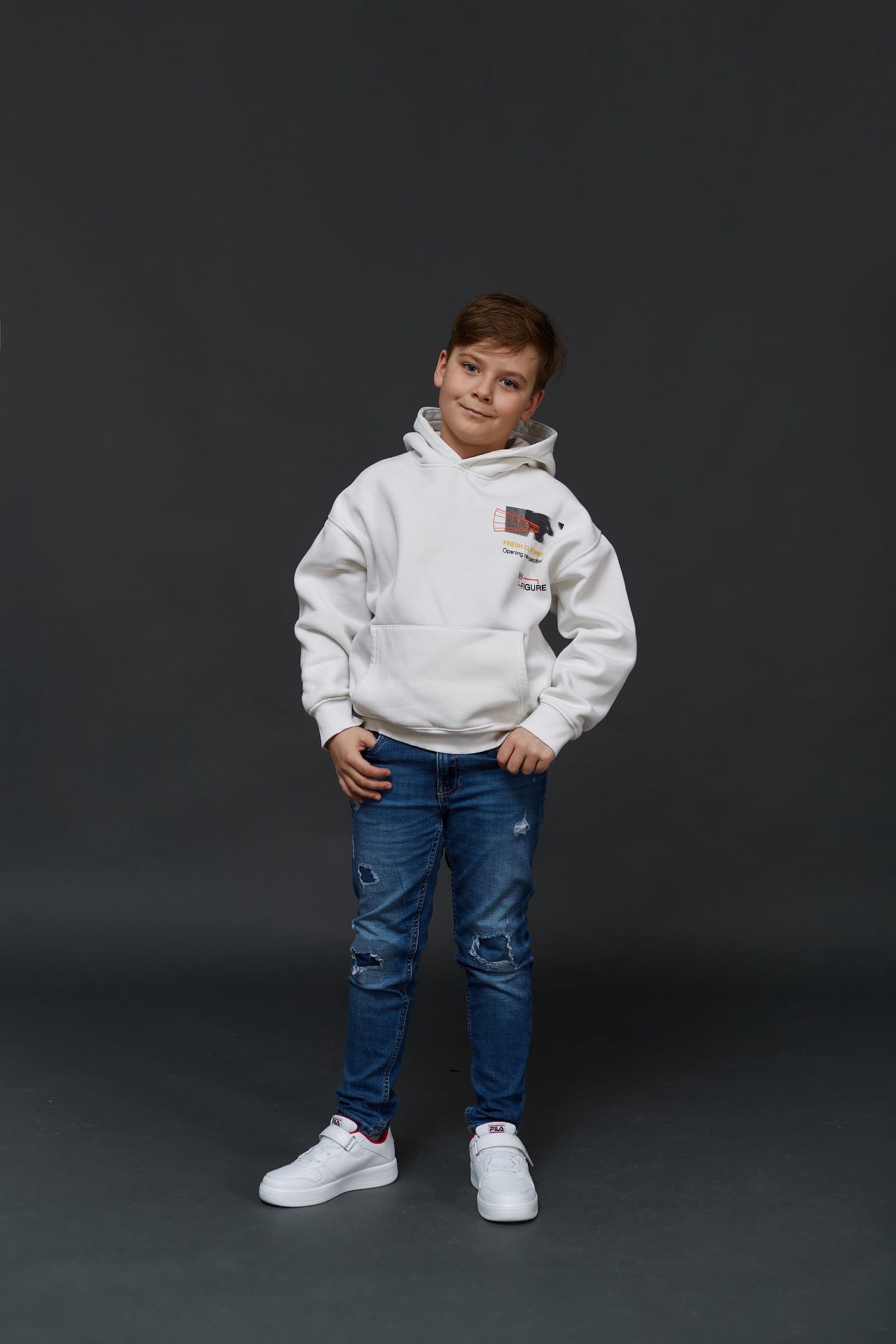 Модель мальчик для предметной съемки Артем Красноярск| Sale Easy