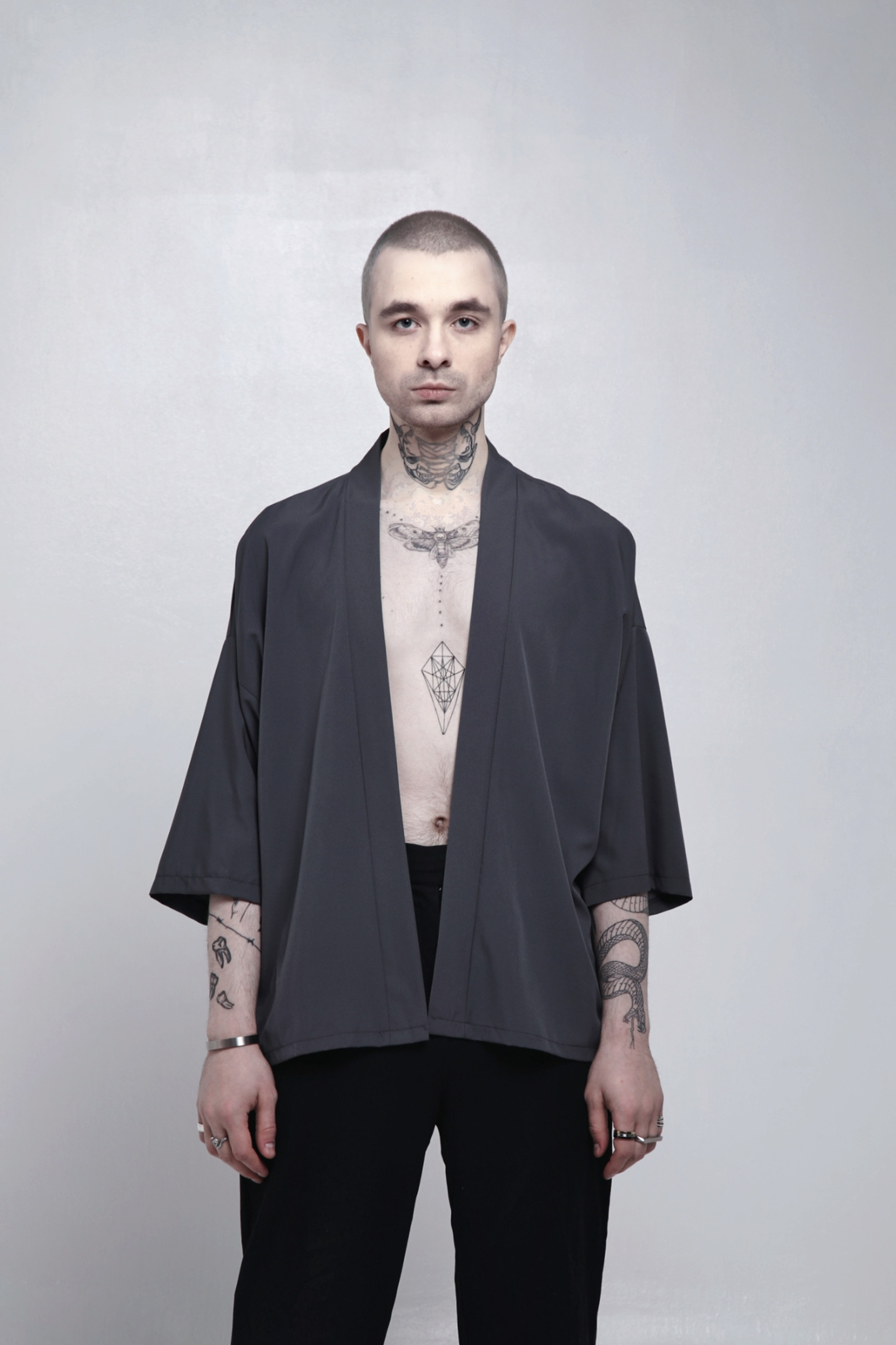 Модель для предметной съемки Василий Москва | Sale Easy