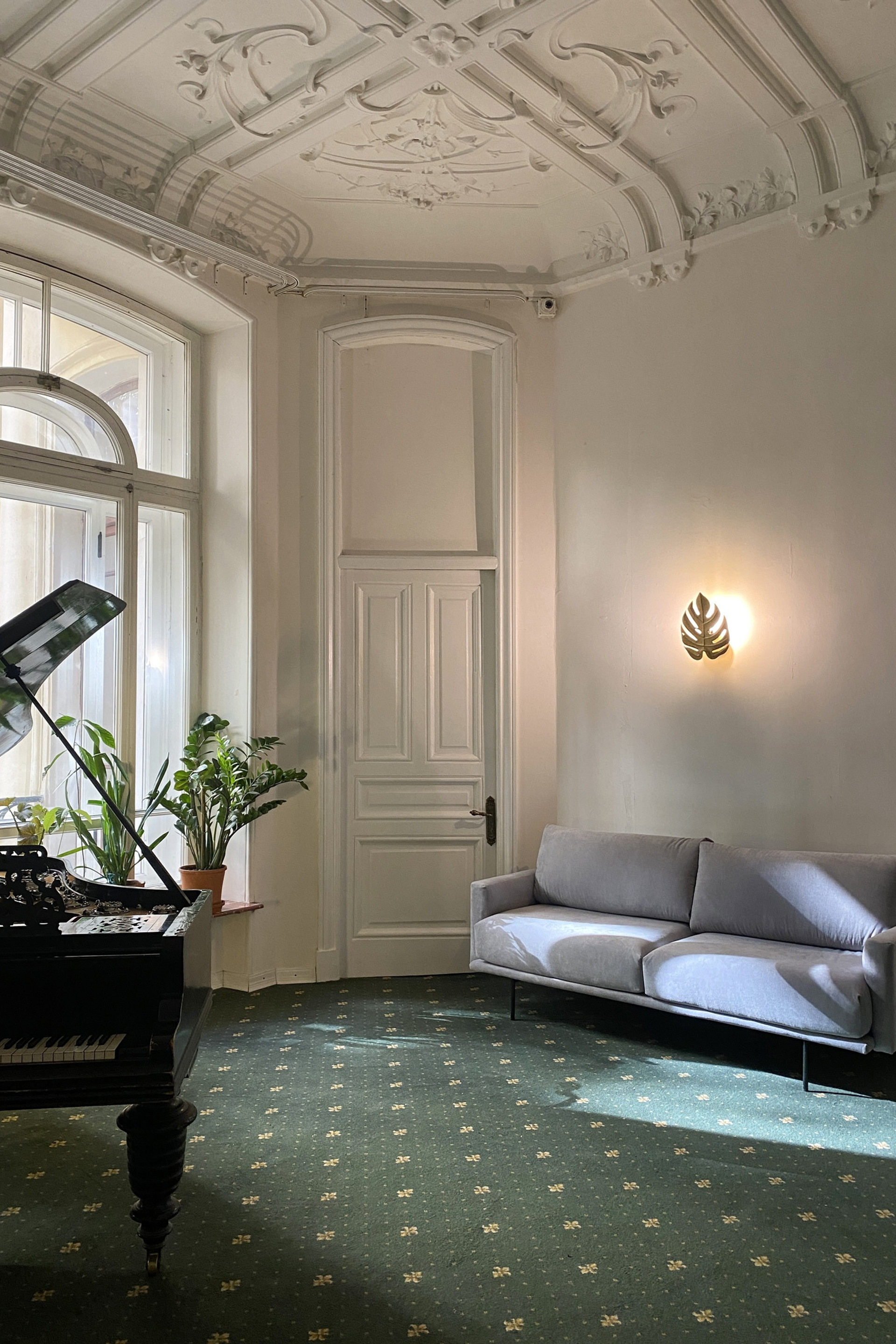 Студия BEDFORD STUDIO —зал Гостинная для предм. съемки С.-Пб|Sale Easy