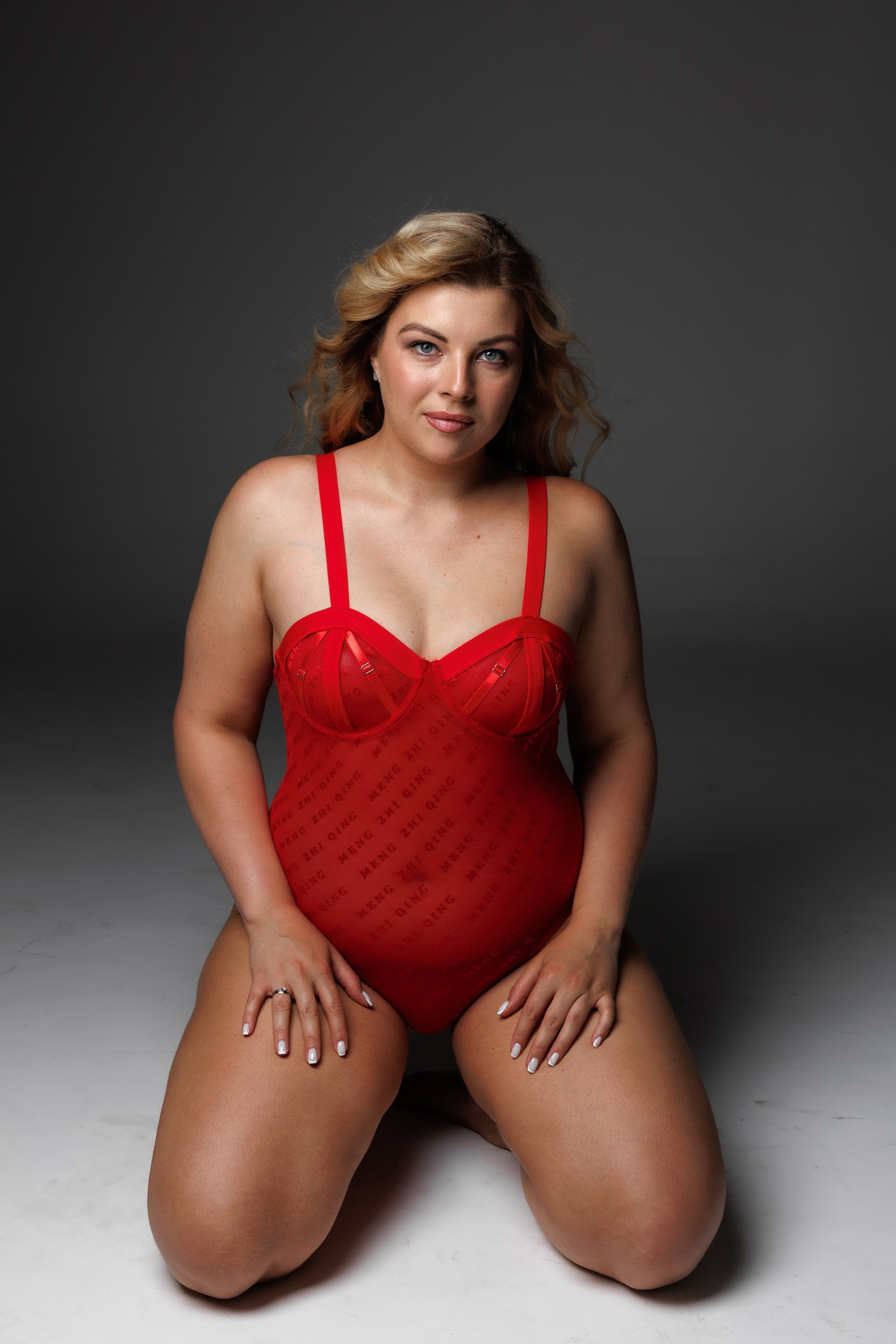 Модель plus size для предметной съемки Людмила А. Москва | Sale Easy