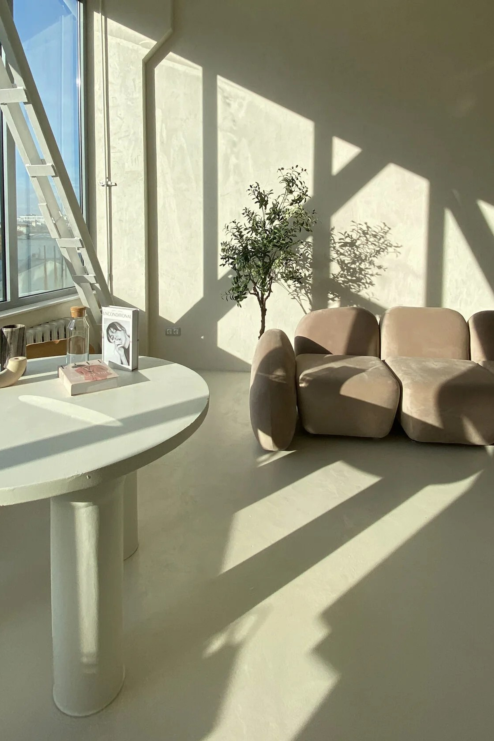 Студия Base — Зал SHELL для предметной съемки Москва|Sale Easy