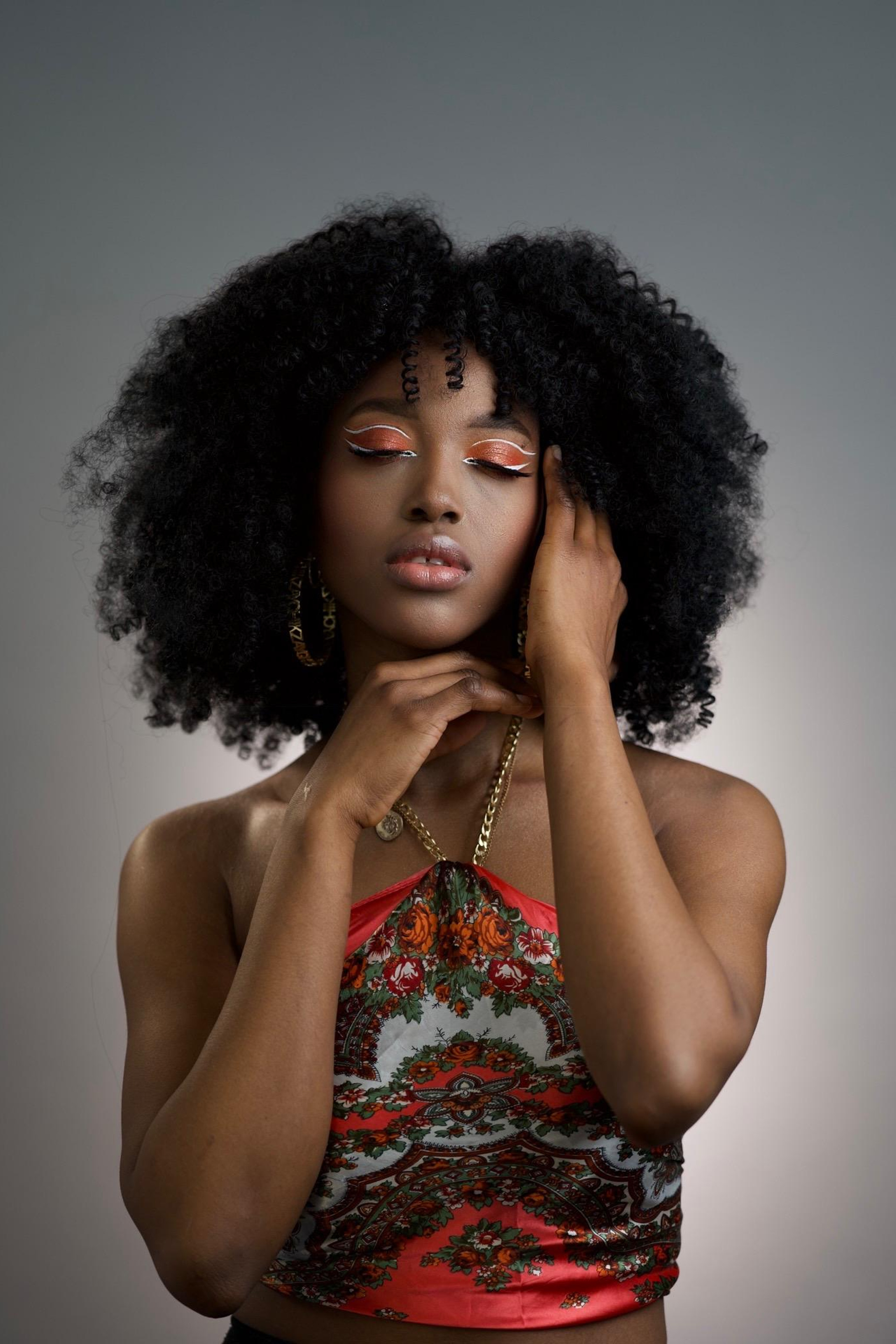 Модель для предметной съемки Дельфин Москва| Sale Easy