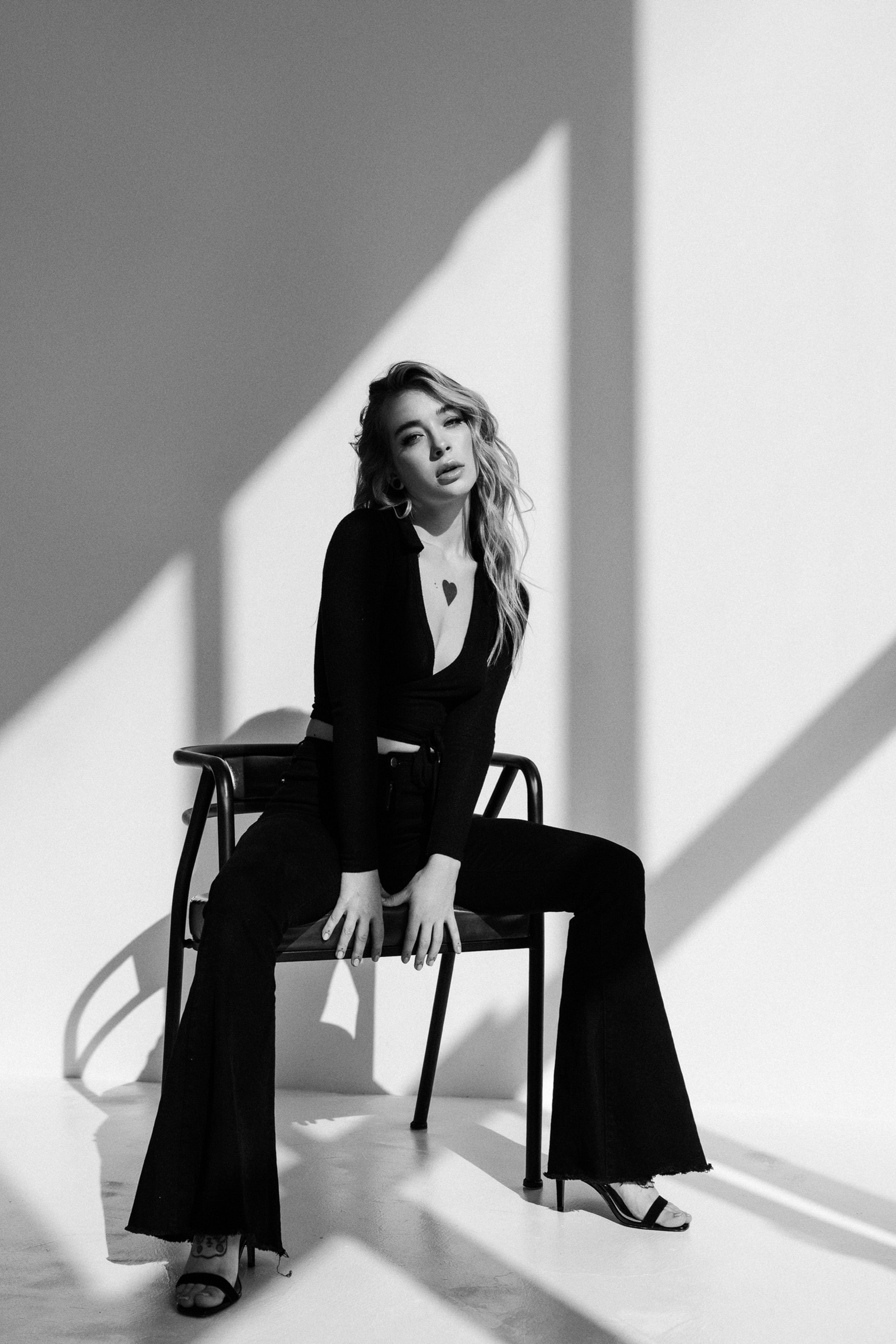 Модель для предметной съемки Александра Д. Н.Н.| Sale Easy