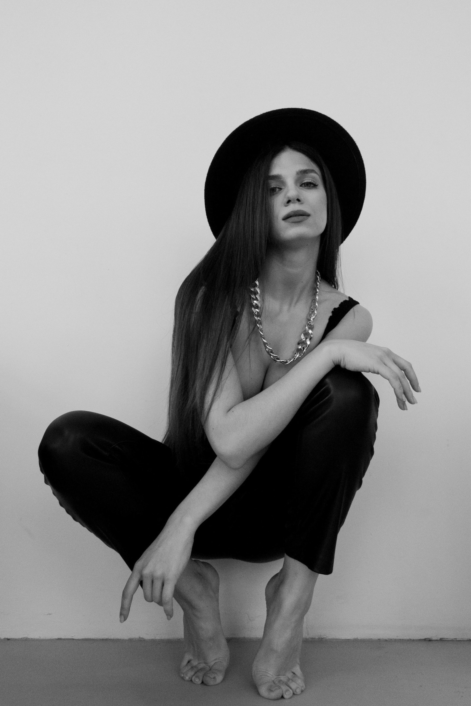 Модель для предметной съемки Альбина С.-Пб| Sale Easy