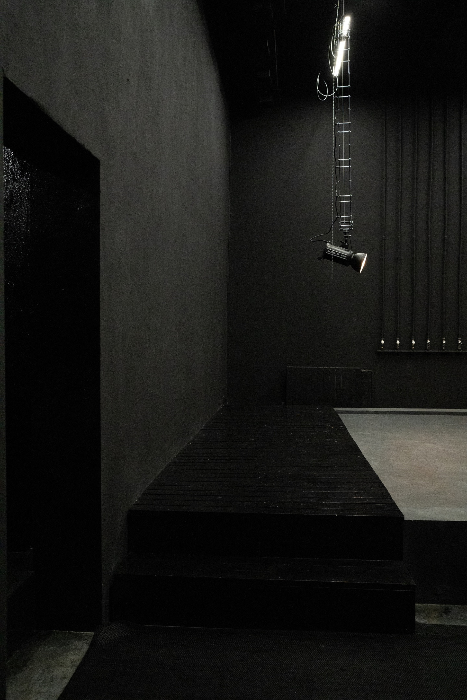 Студия Moon Аква для предметной съемки Красноярск|Sale Easy