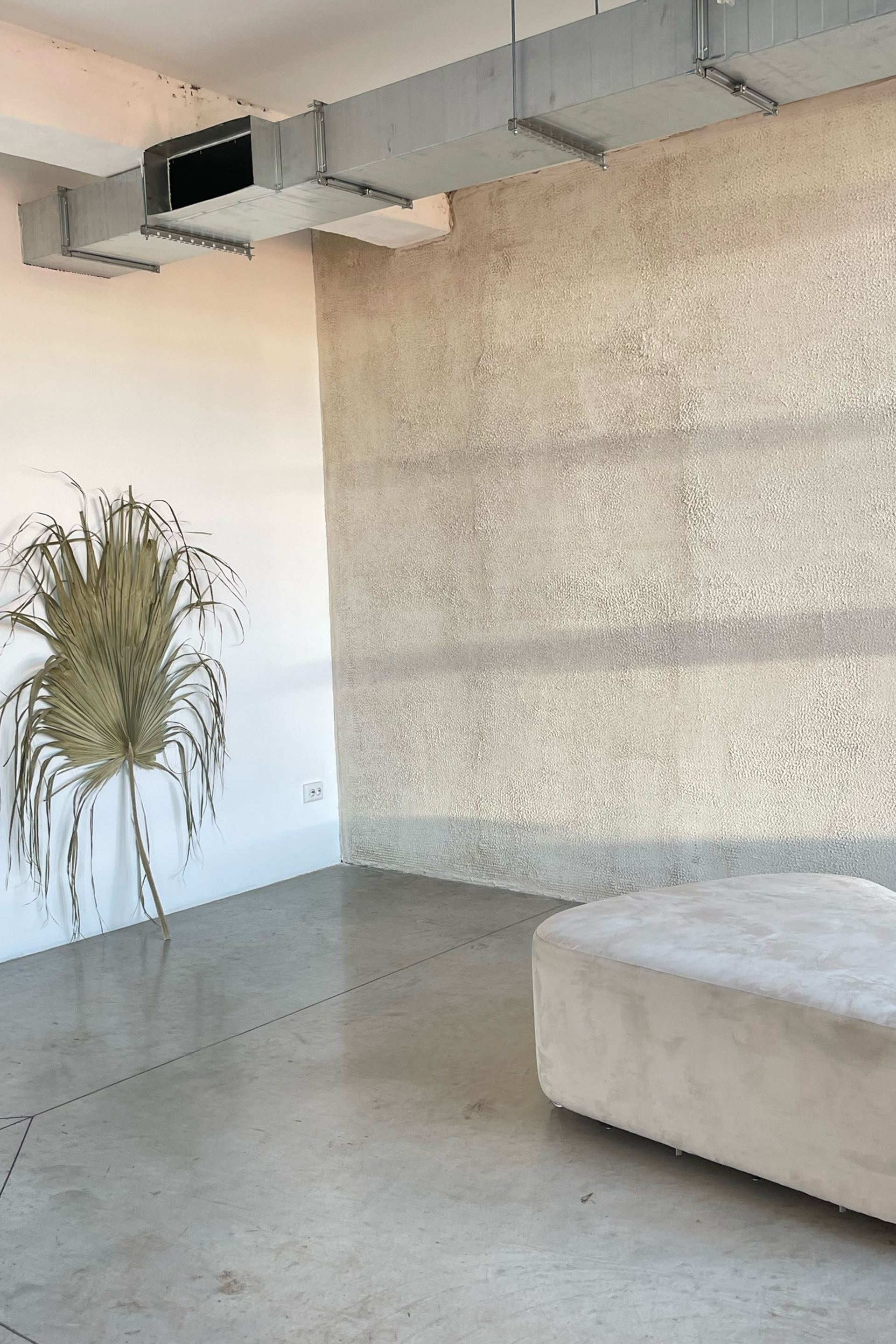 Студия UNITY STUDIO — зал Белый для предм. съемки С.-Пб|Sale Easy