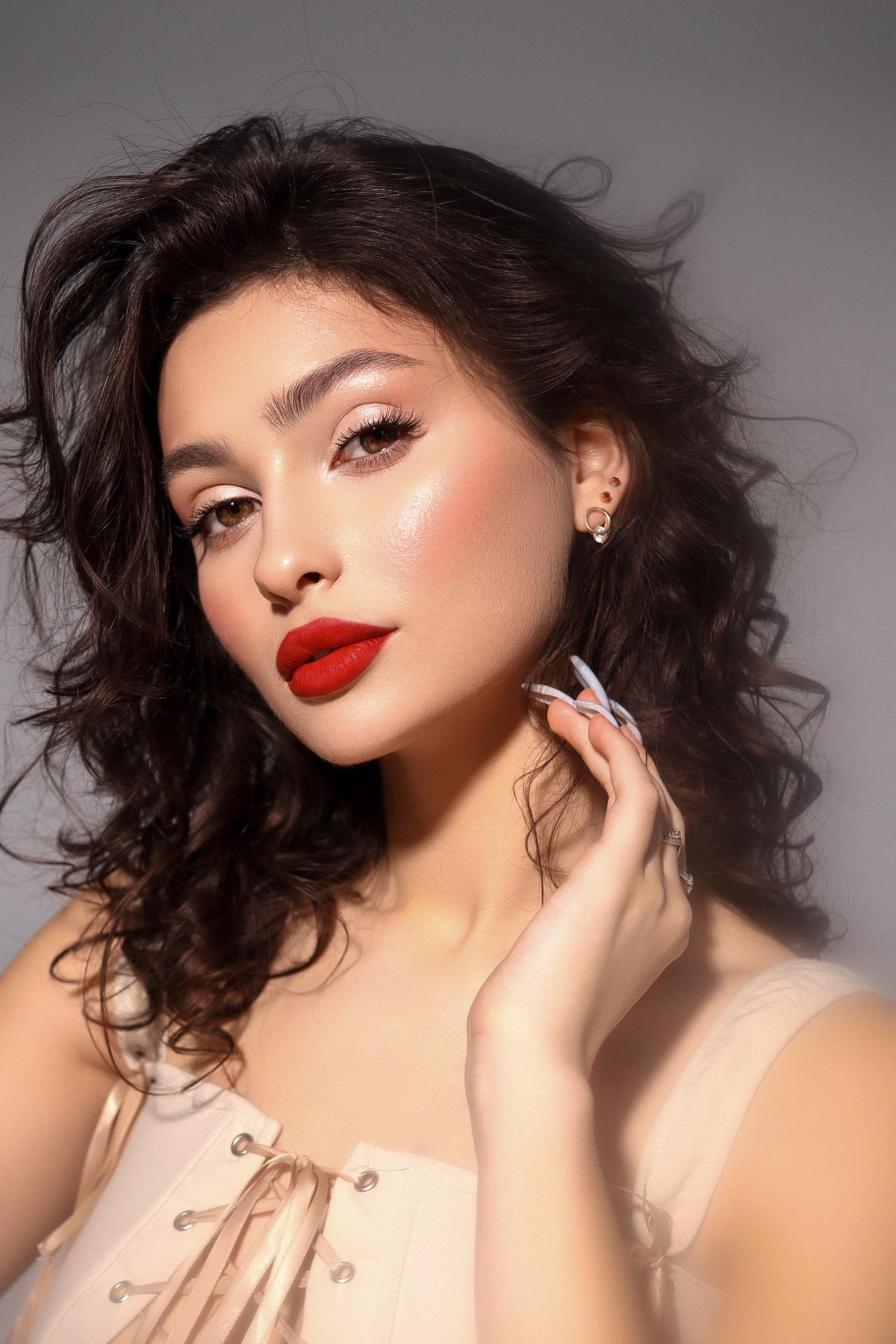 Модель для предметной съемки Станислава Москва| Sale Easy