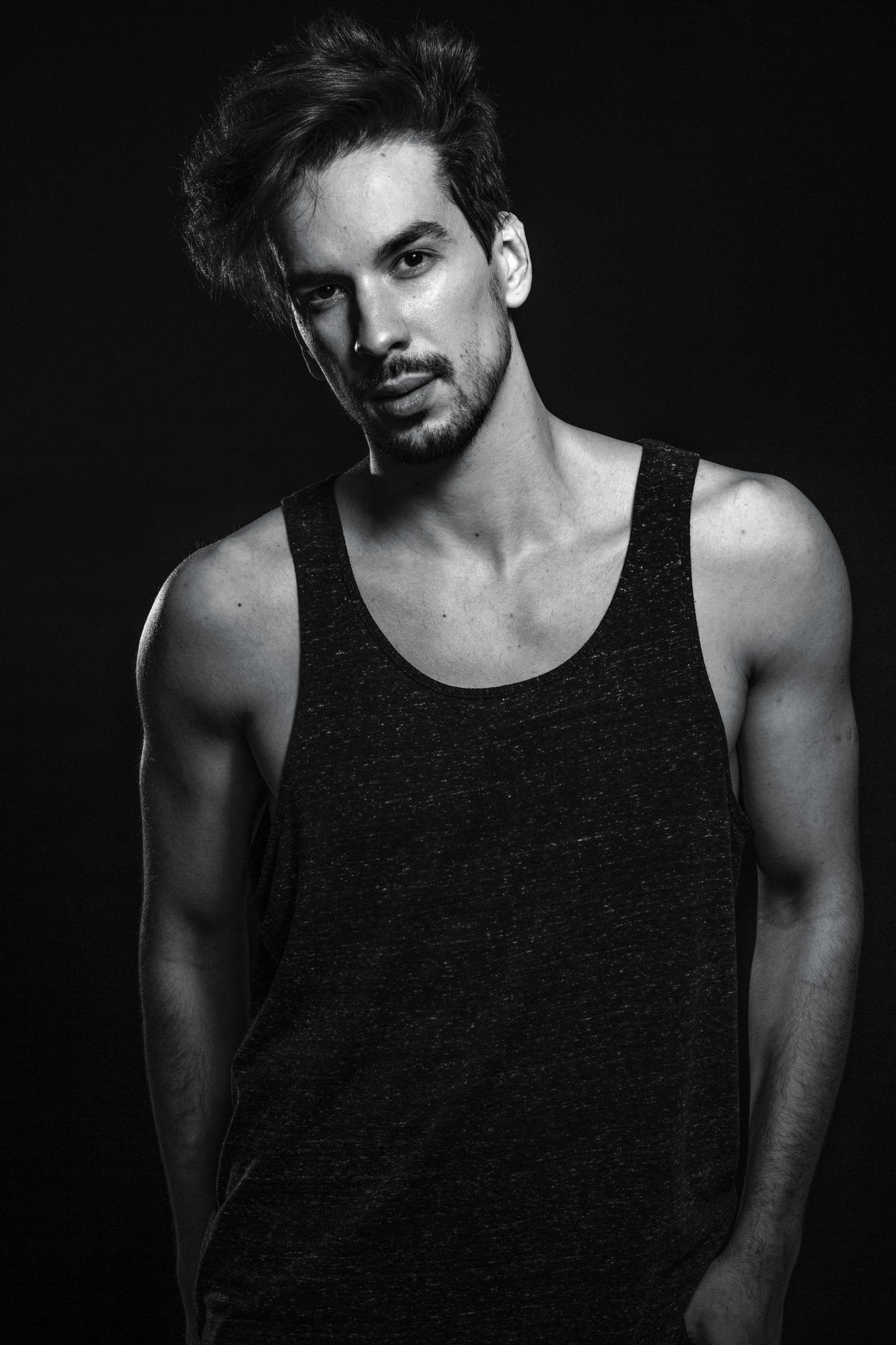 Модель для предметной съемки Фил Москва | Sale Easy