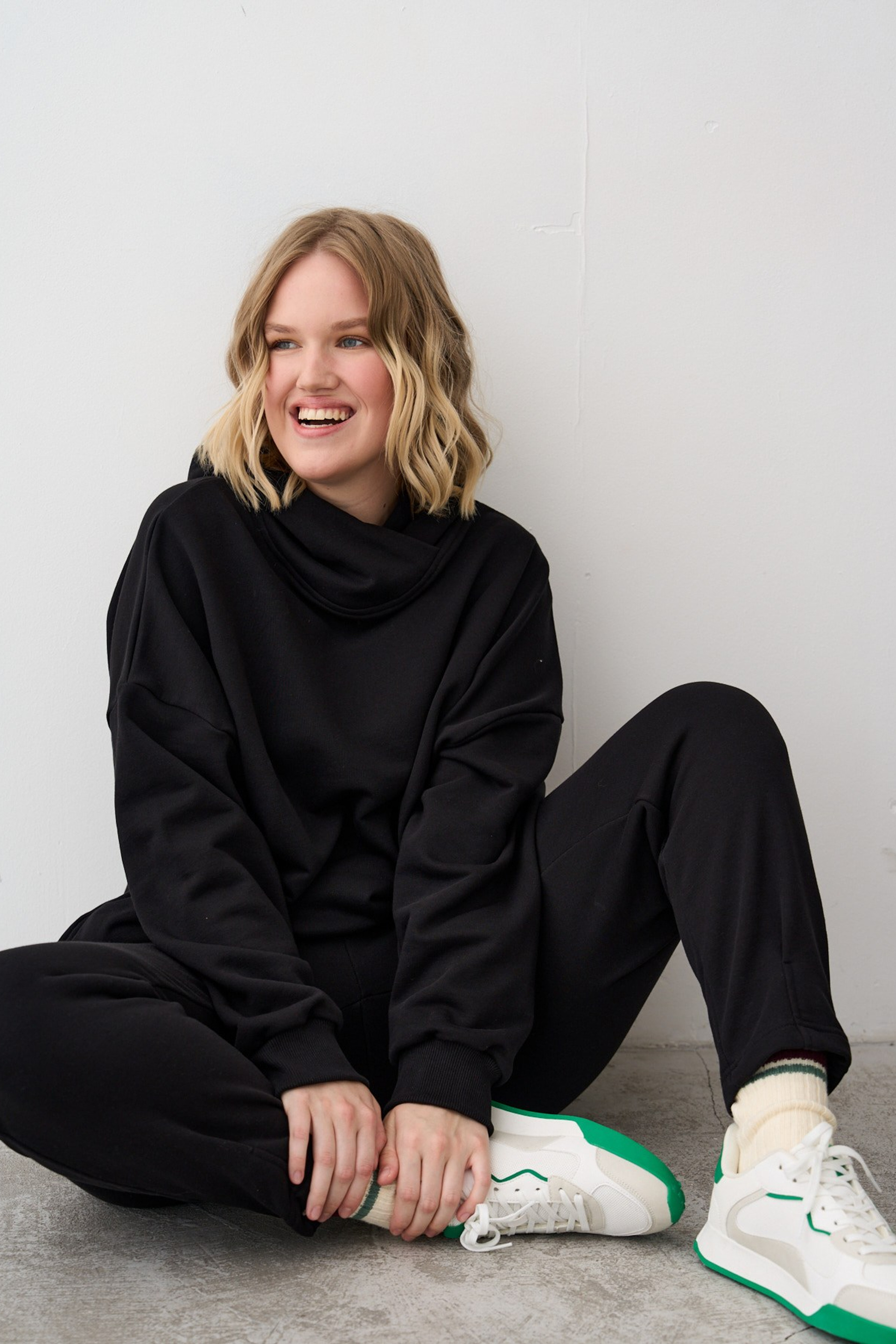 Модель plus size для предметной съемки Василиса Б. Москва | Sale Easy