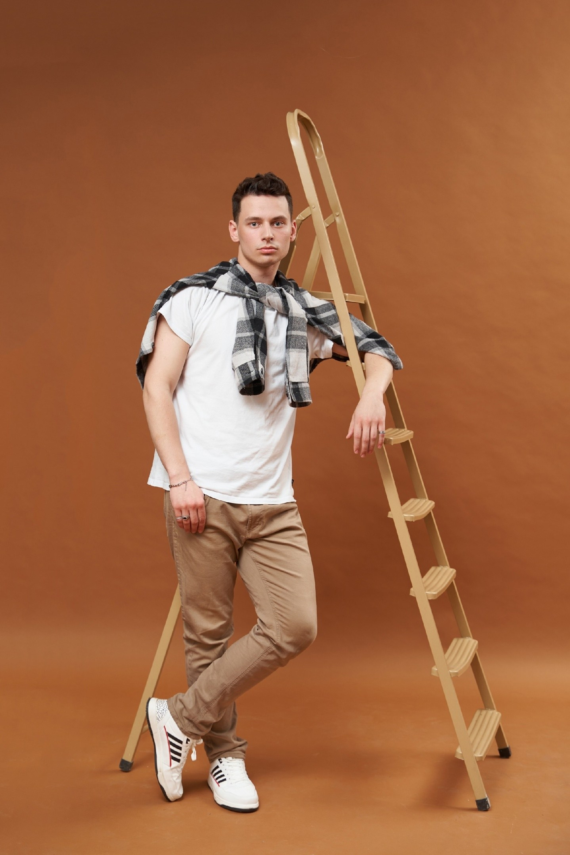 Модель для предметной съемки Александр О Казань| Sale Easy