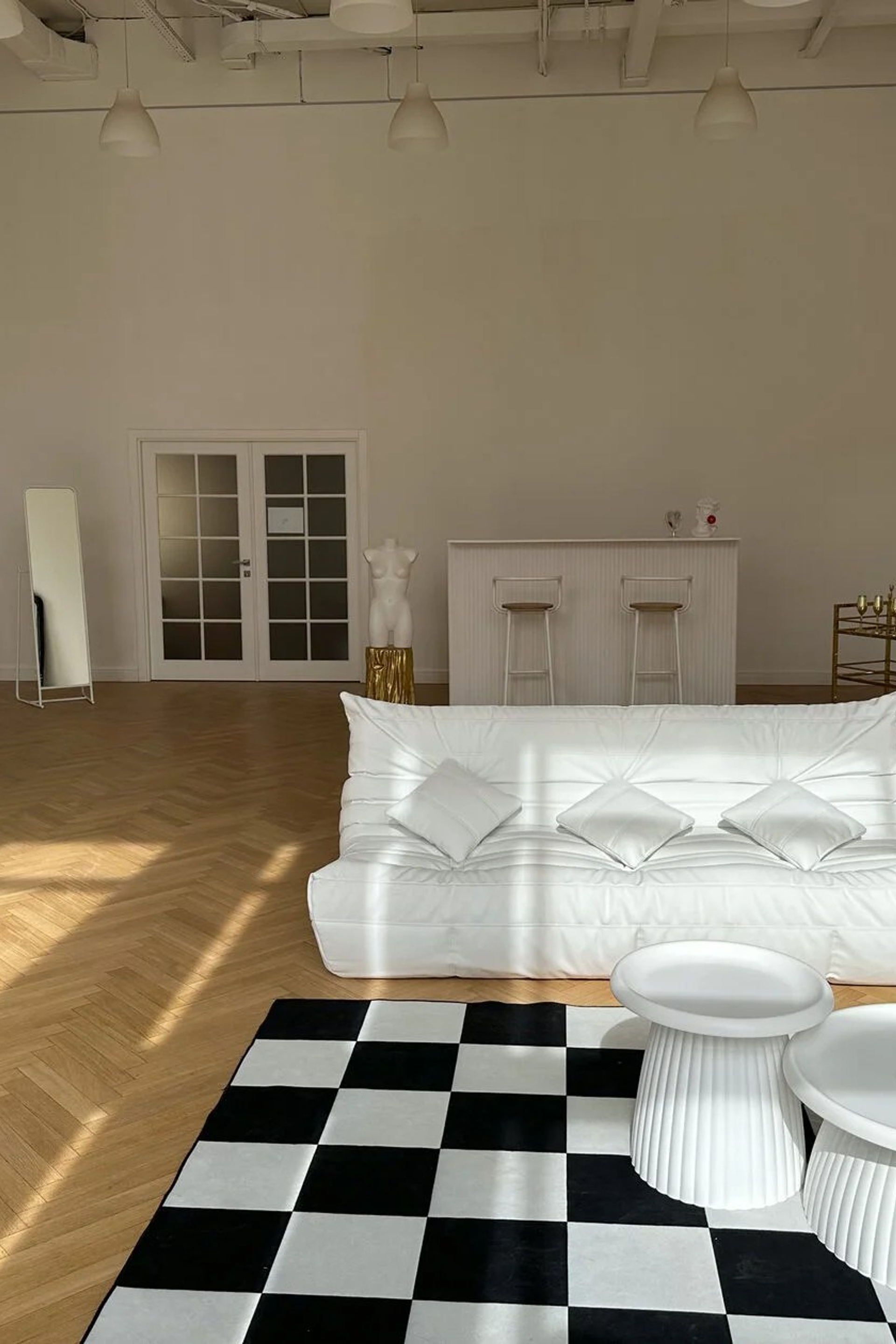 Студия Base — Зал BANG для предметной съемки Москва|Sale Easy