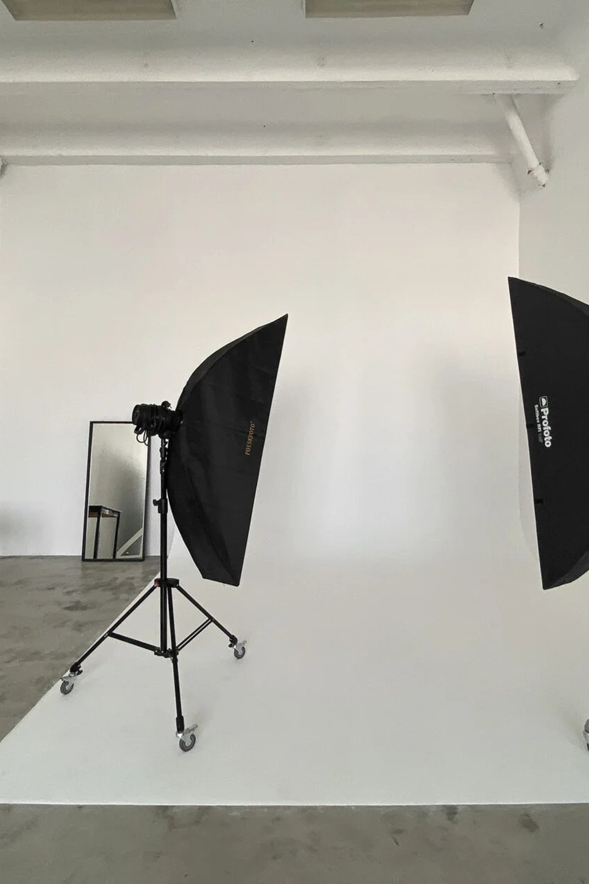 Студия Base — Зал MUSE для предметной съемки Москва|Sale Easy