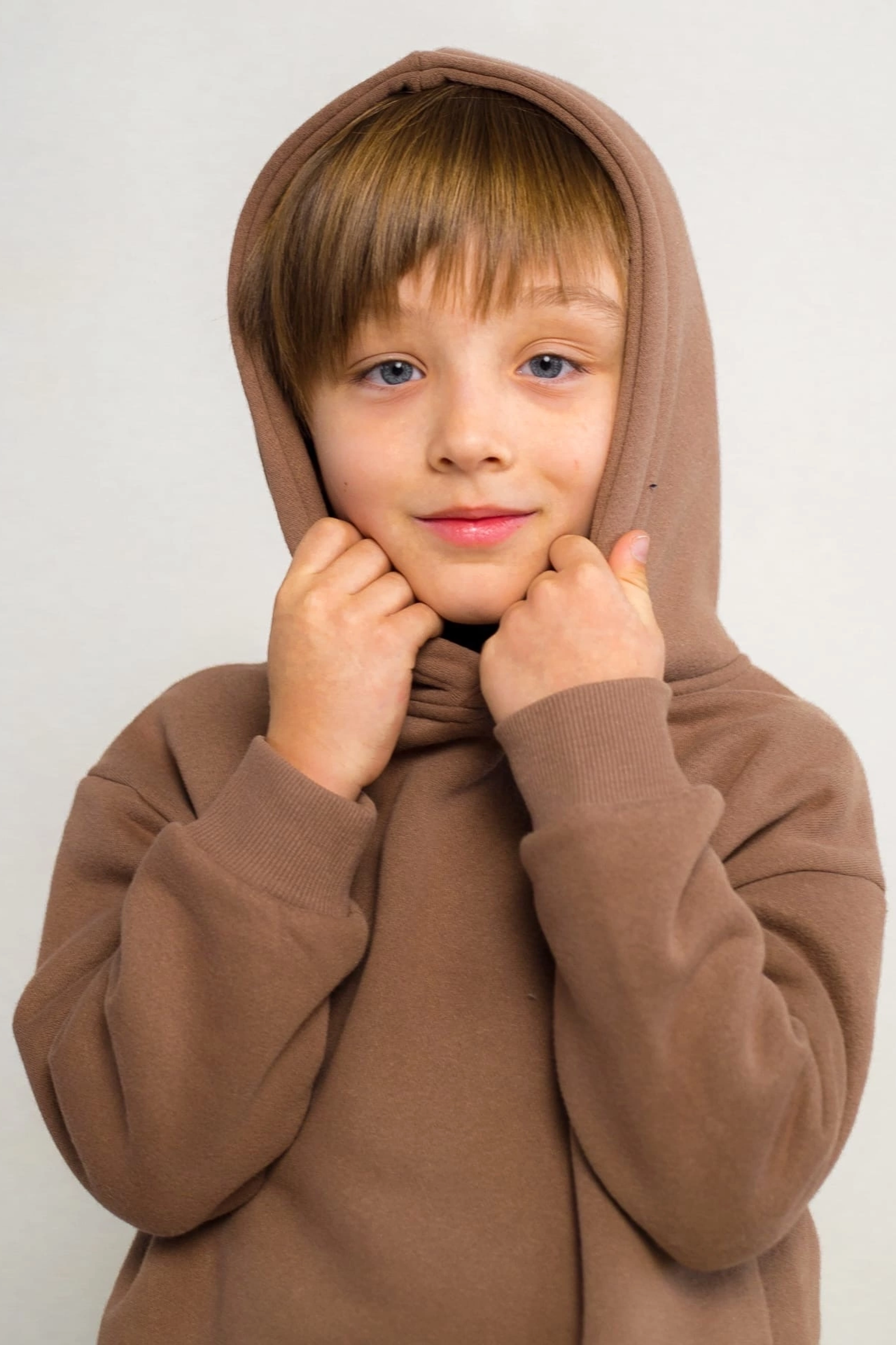 Модель мальчик для предметной съемки Лев Казань| Sale Easy