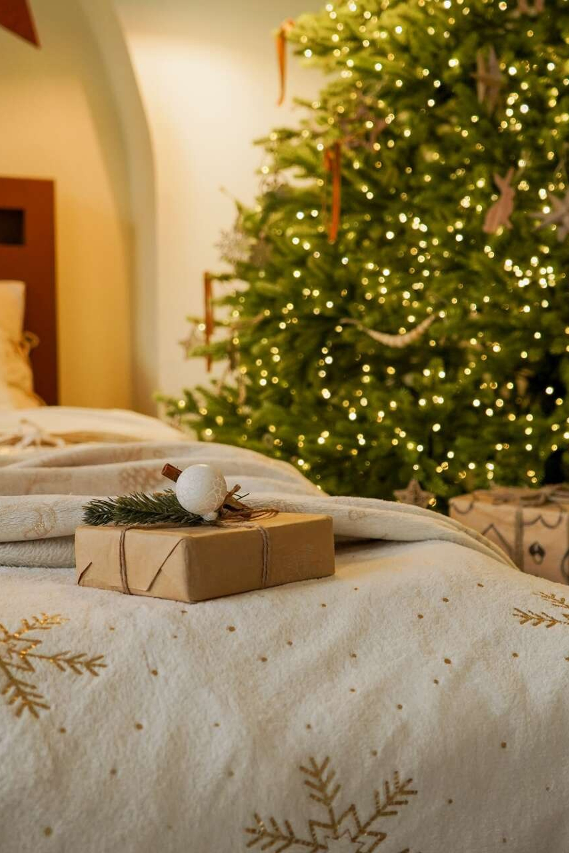 LEONA — зал WHITE С ЦИКЛОРАМОЙ для предм. съемки С.-Пб|Sale Easy