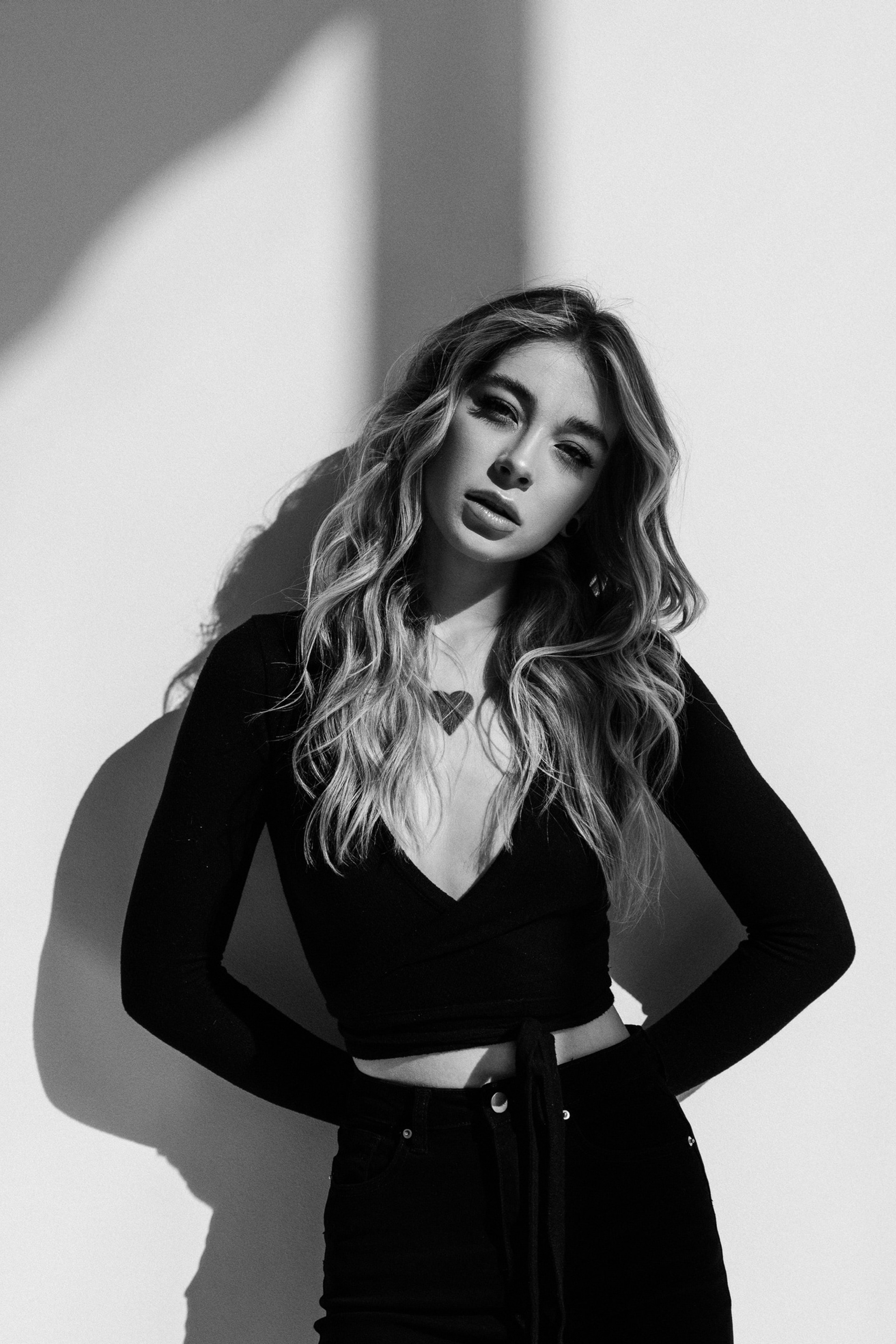 Модель для предметной съемки Александра Д. Н.Н.| Sale Easy