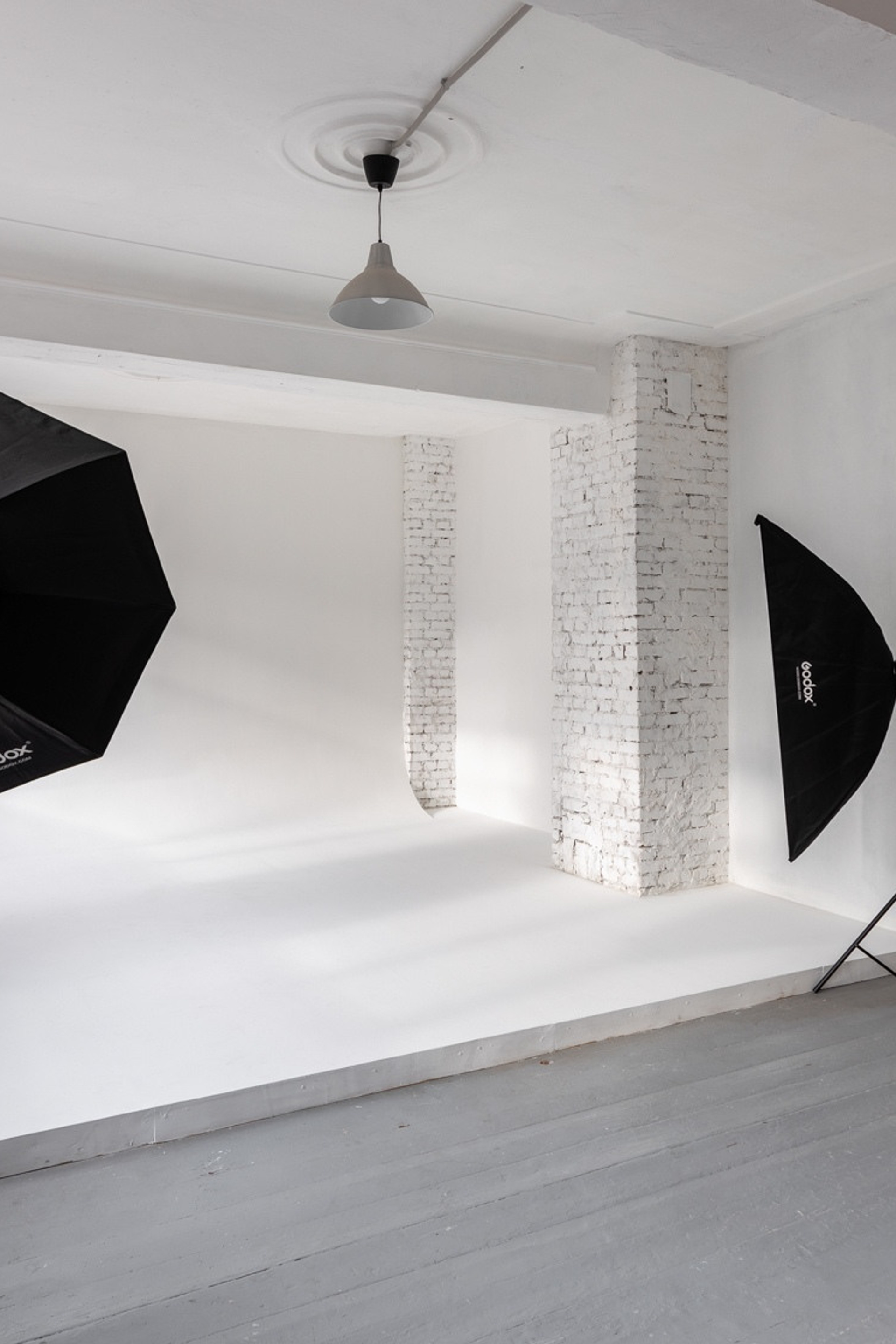 Студия SPBFOTO — зал Циклорама для предметной съемки С.-Пб|Sale Easy